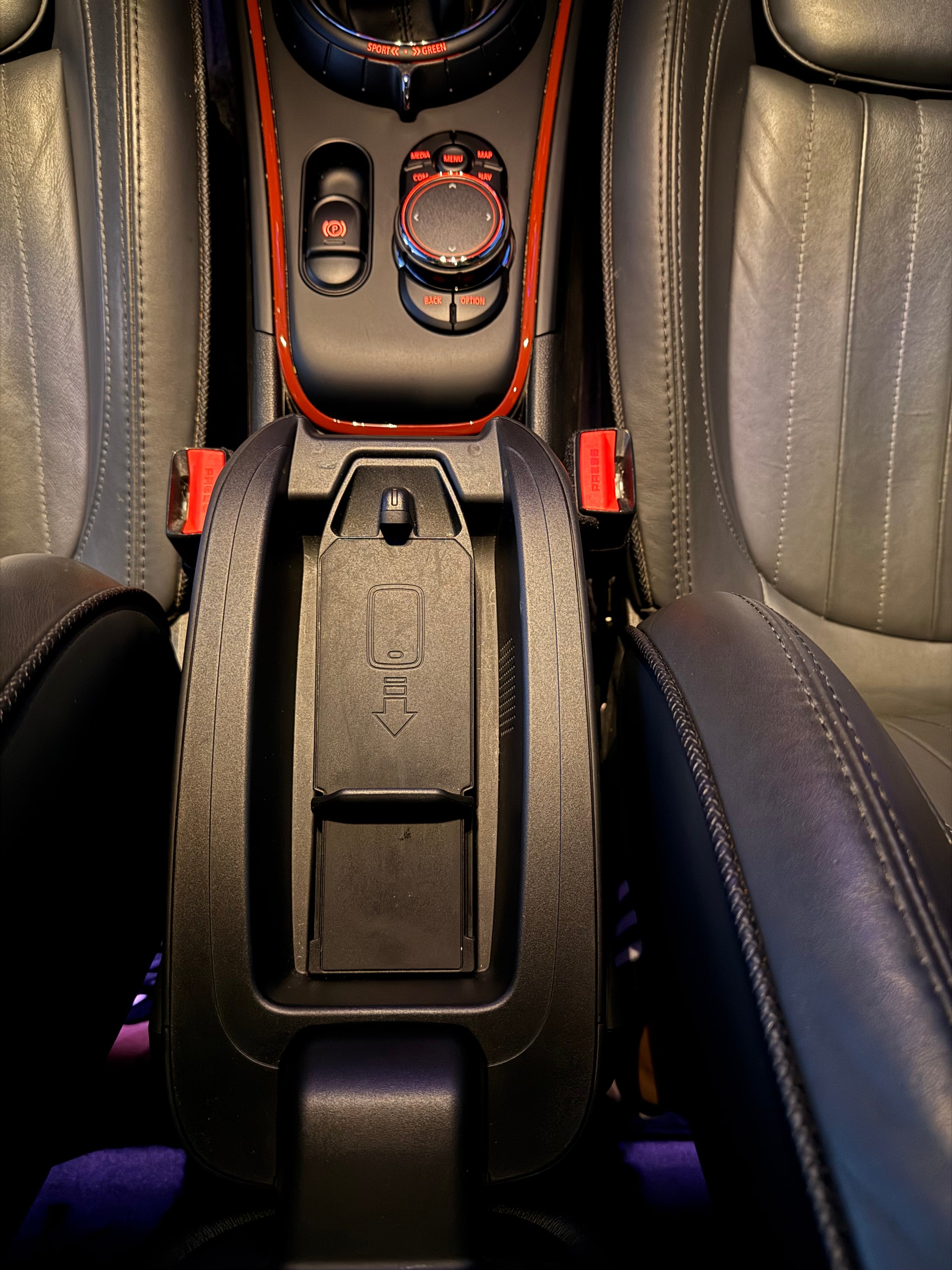 MINI 1.5i Cooper S E ALL4-image-17