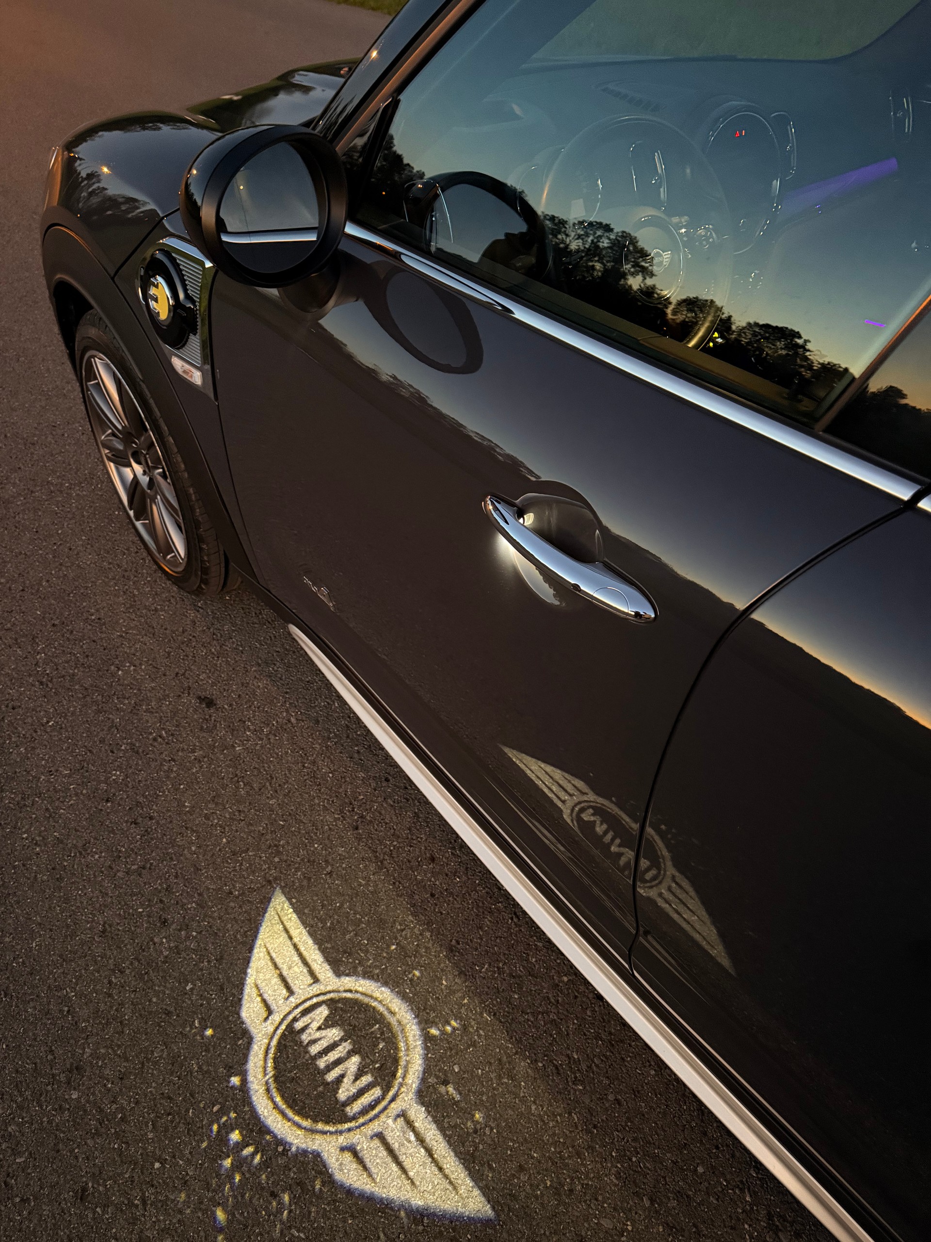 MINI 1.5i Cooper S E ALL4-image-10