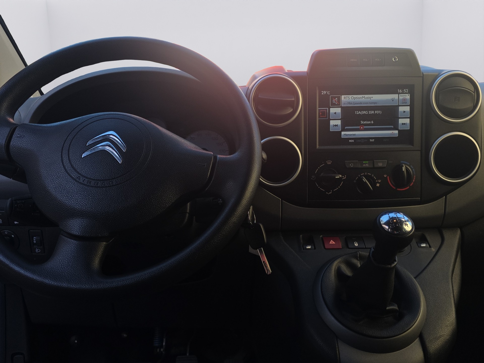 CITROEN Berlingo 1.2i Swiss FAMiIIiLY-image-10