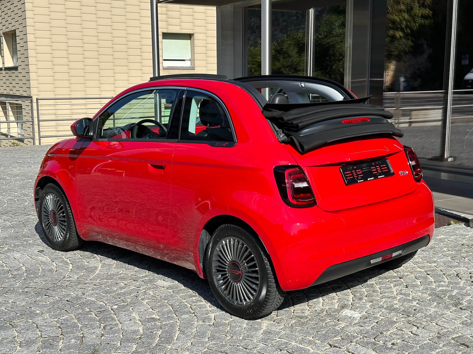 FIAT 500 C el 87 kW Red-image-6