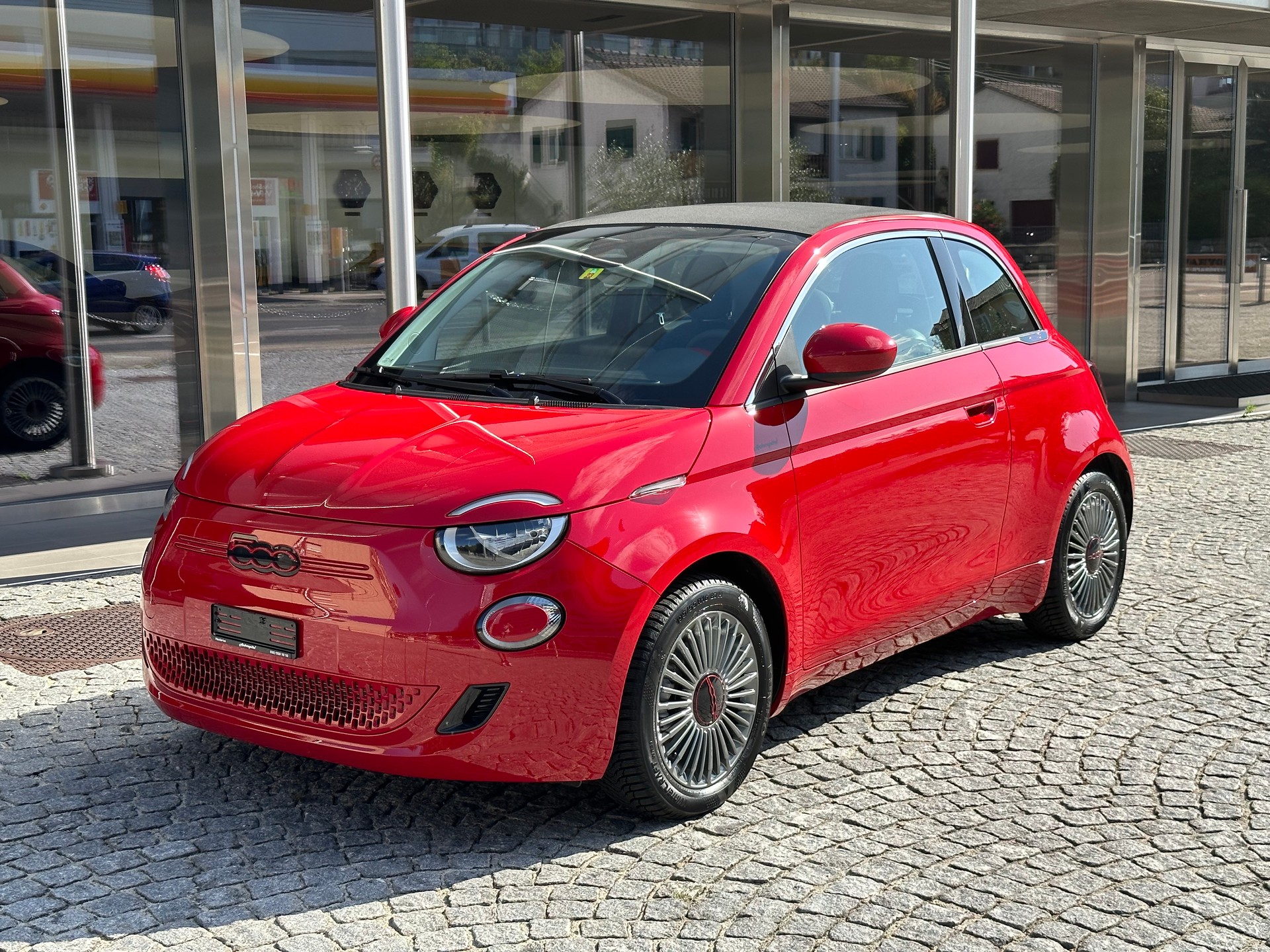 FIAT 500 C el 87 kW Red-image-0