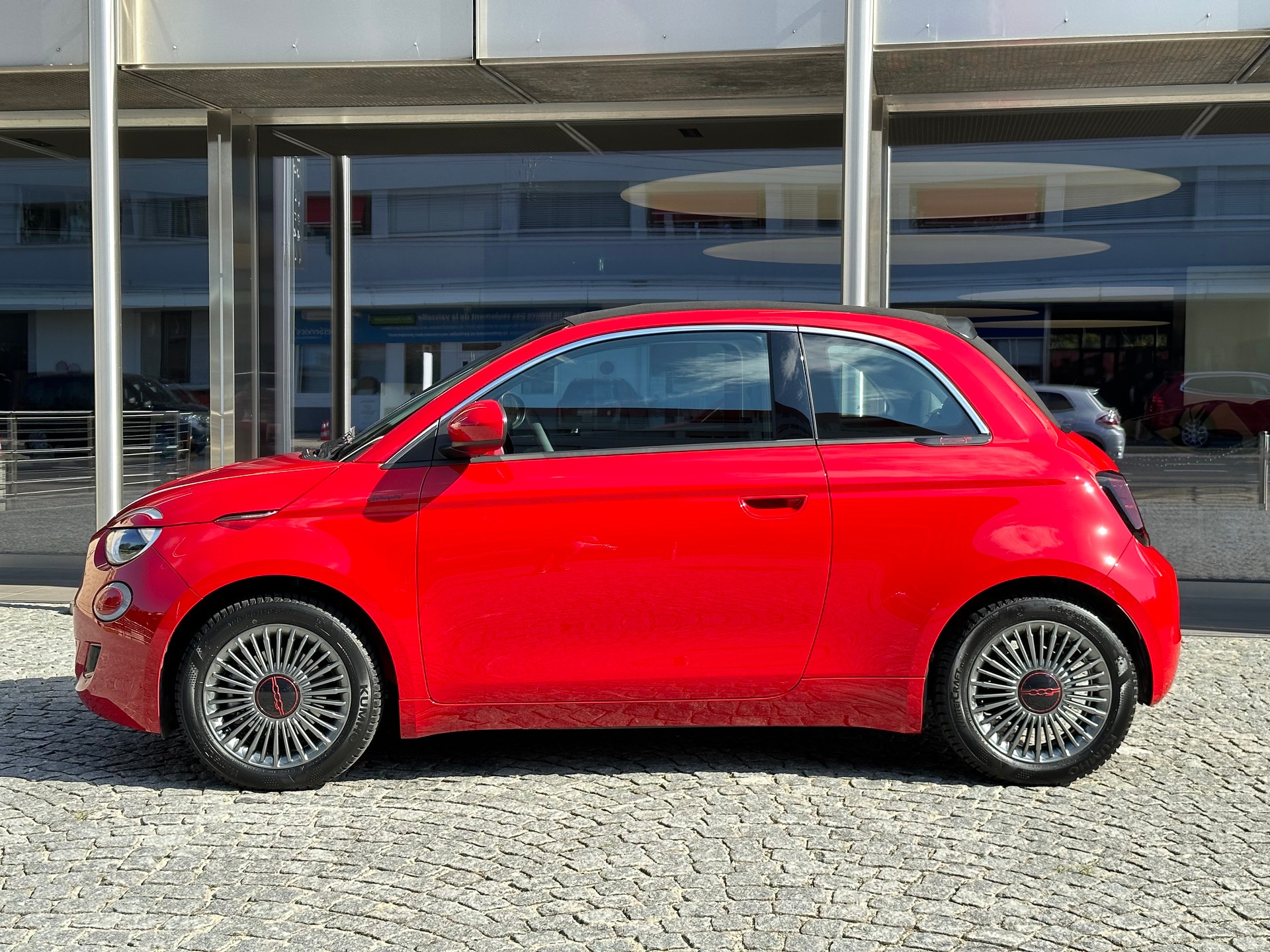 FIAT 500 C el 87 kW Red-image-2
