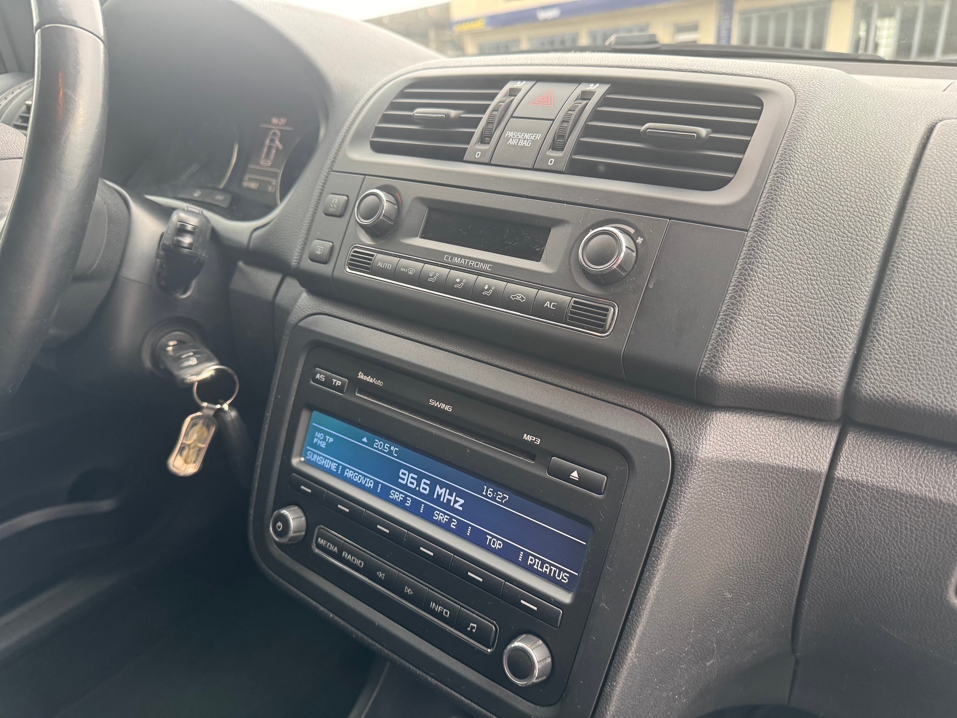 SKODA Fabia 1.2 TSI Family-image-8