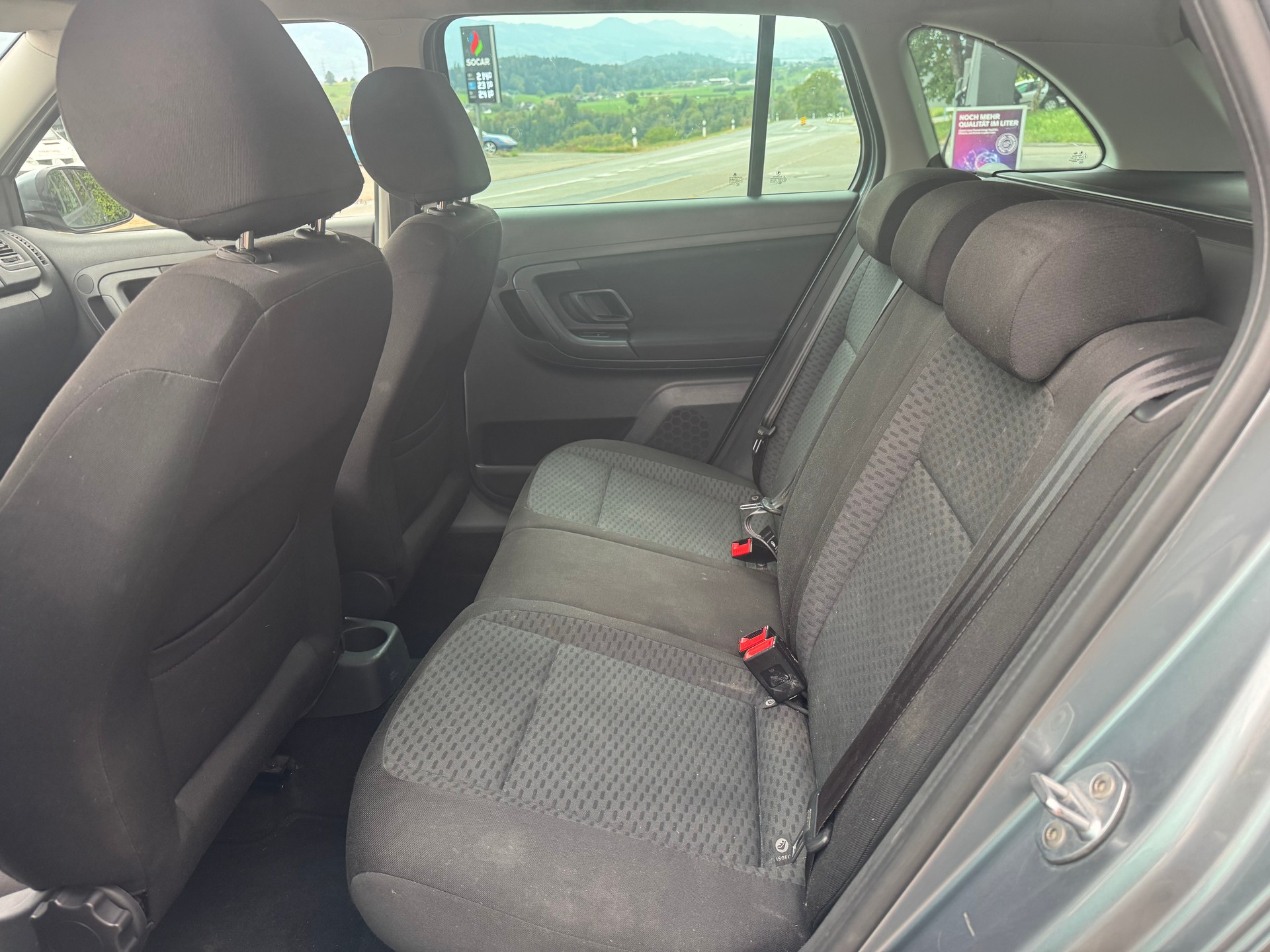 SKODA Fabia 1.2 TSI Family-image-9