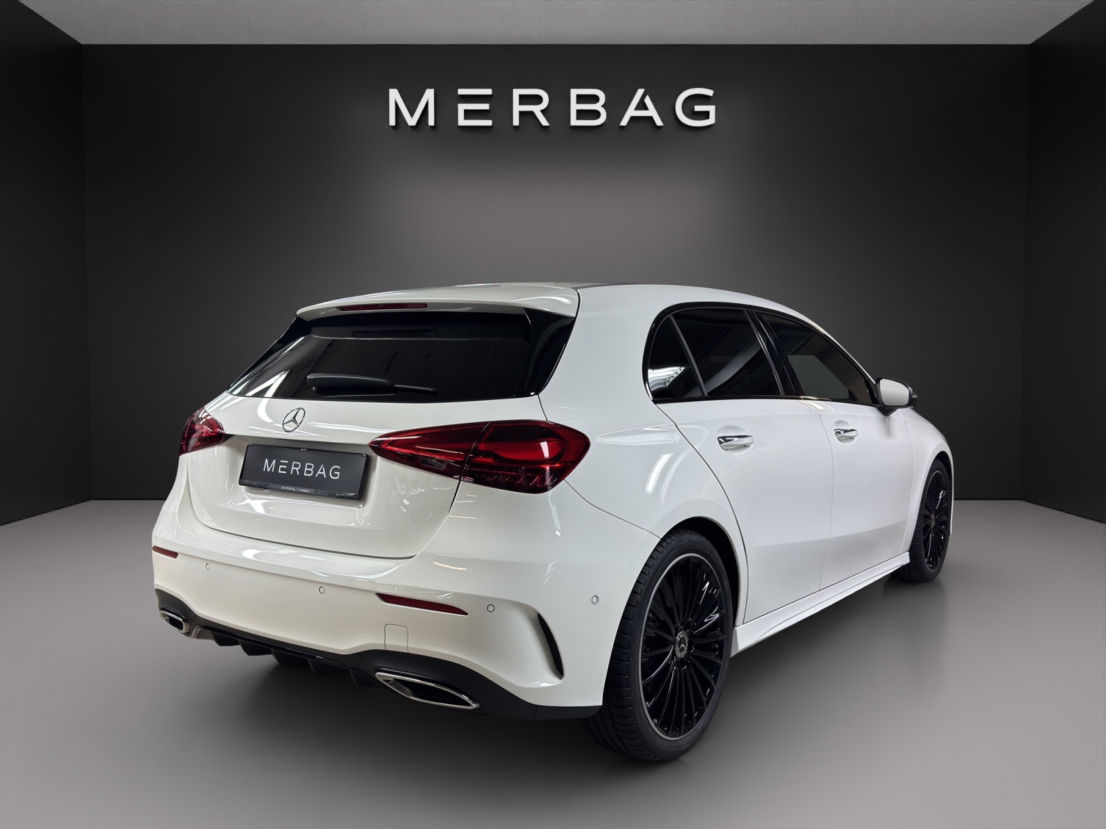 MERCEDES-BENZ A 200 AMG Line-image-4