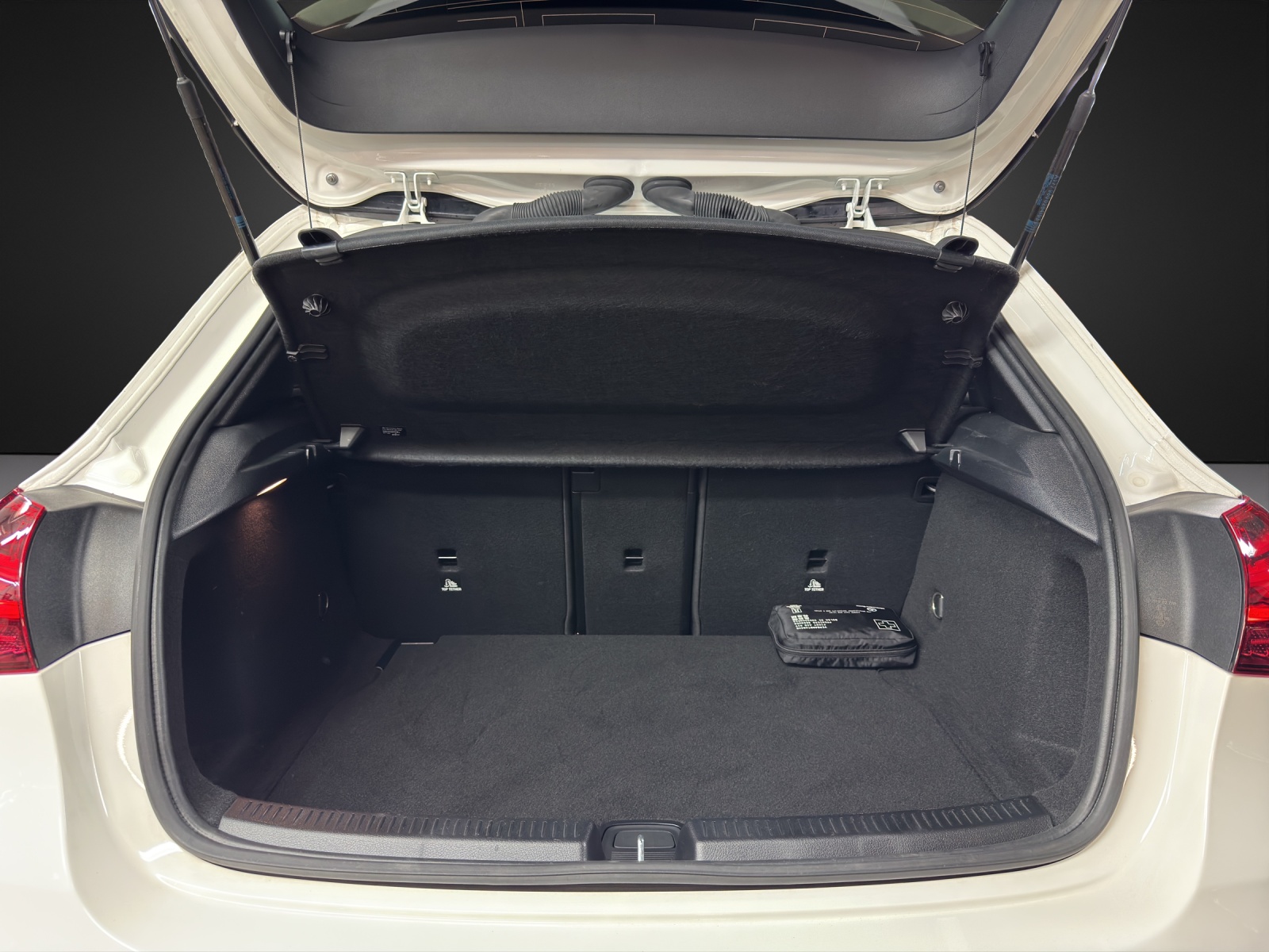 MERCEDES-BENZ A 200 AMG Line-image-8