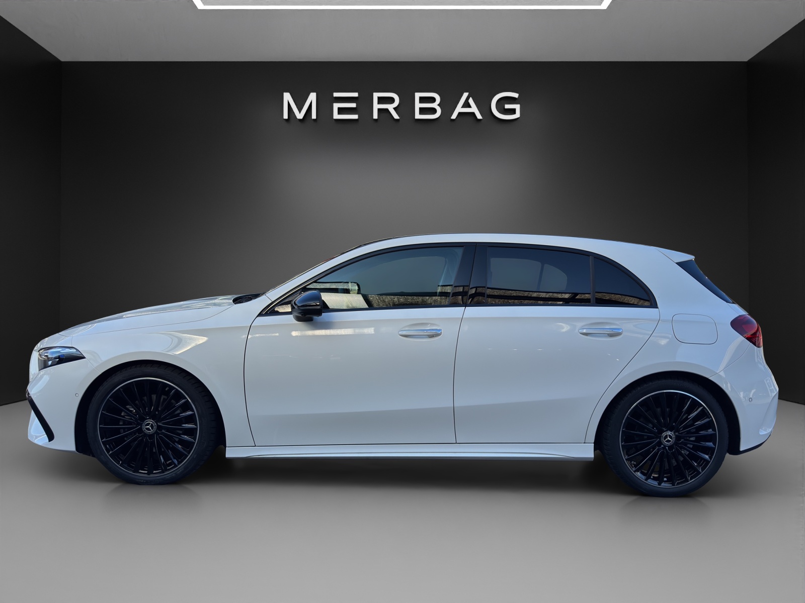 MERCEDES-BENZ A 200 AMG Line-image-1