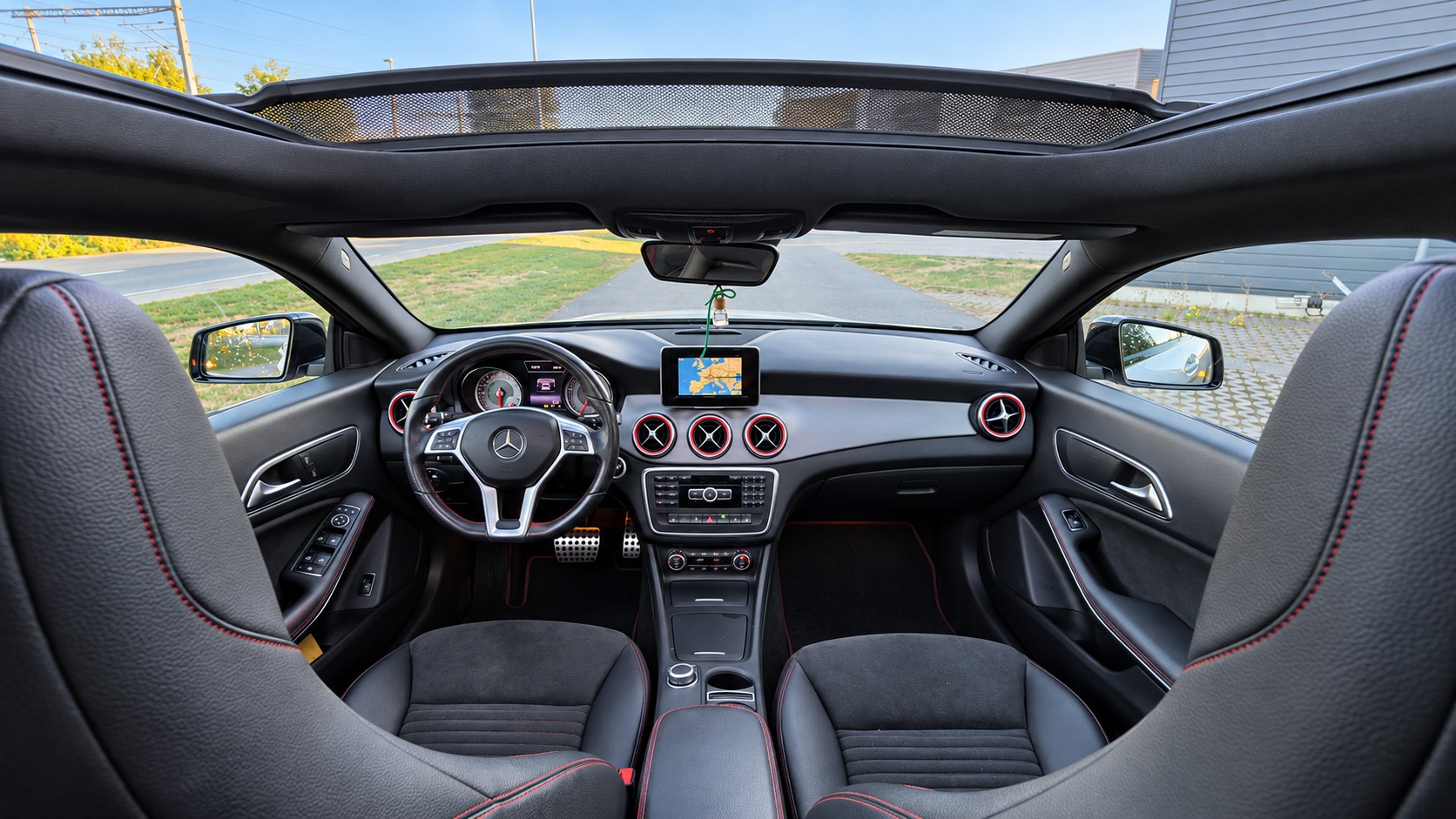 MERCEDES-BENZ CLA 250 AMG Line 7G-DCT 4Matic-image-9