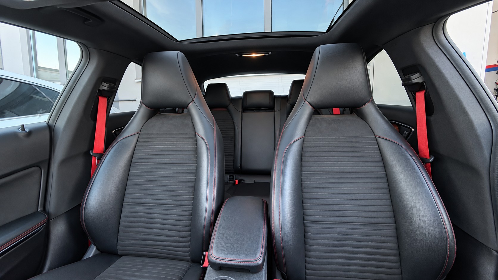 MERCEDES-BENZ CLA 250 AMG Line 7G-DCT 4Matic-image-11