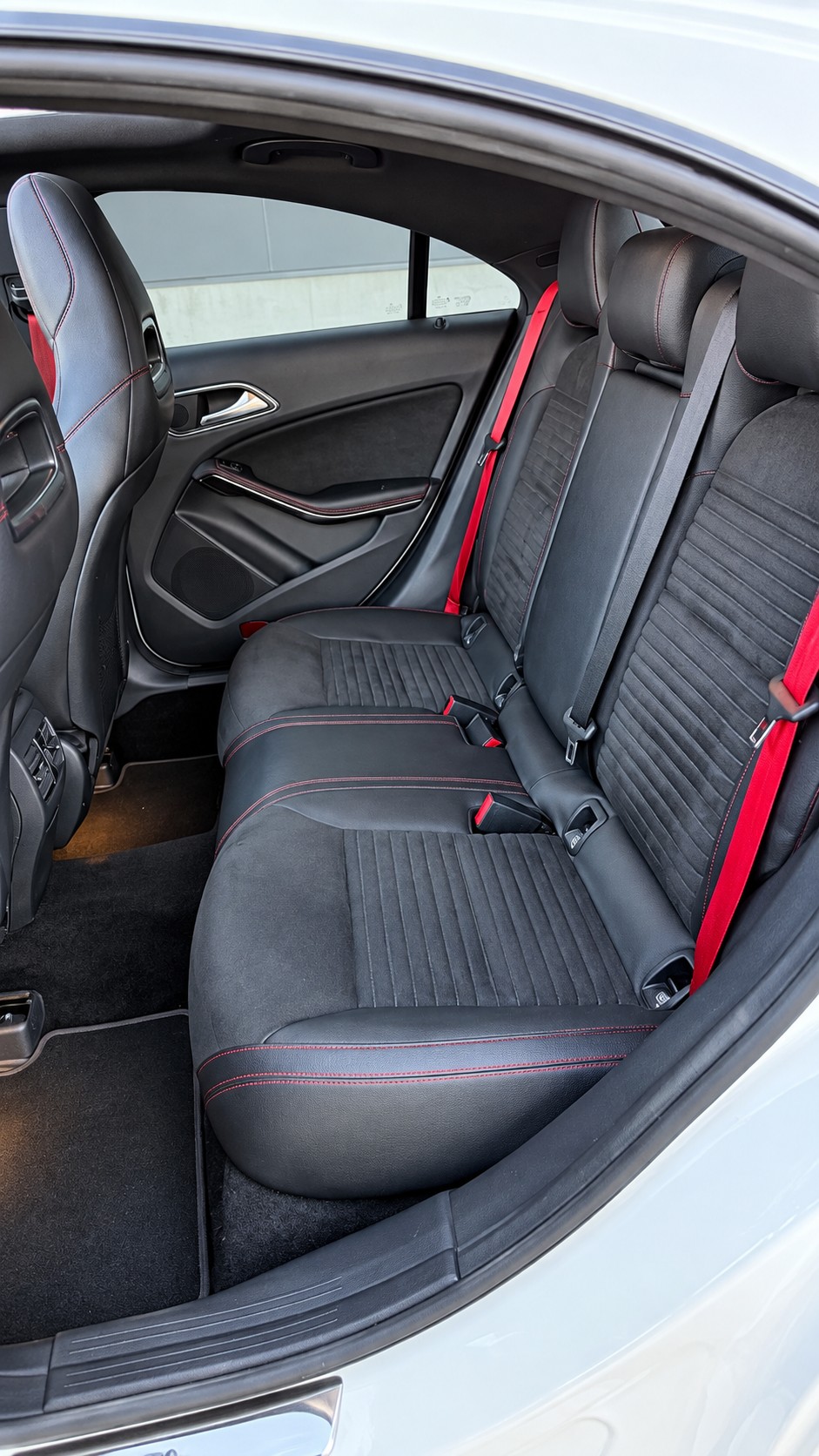 MERCEDES-BENZ CLA 250 AMG Line 7G-DCT 4Matic-image-12
