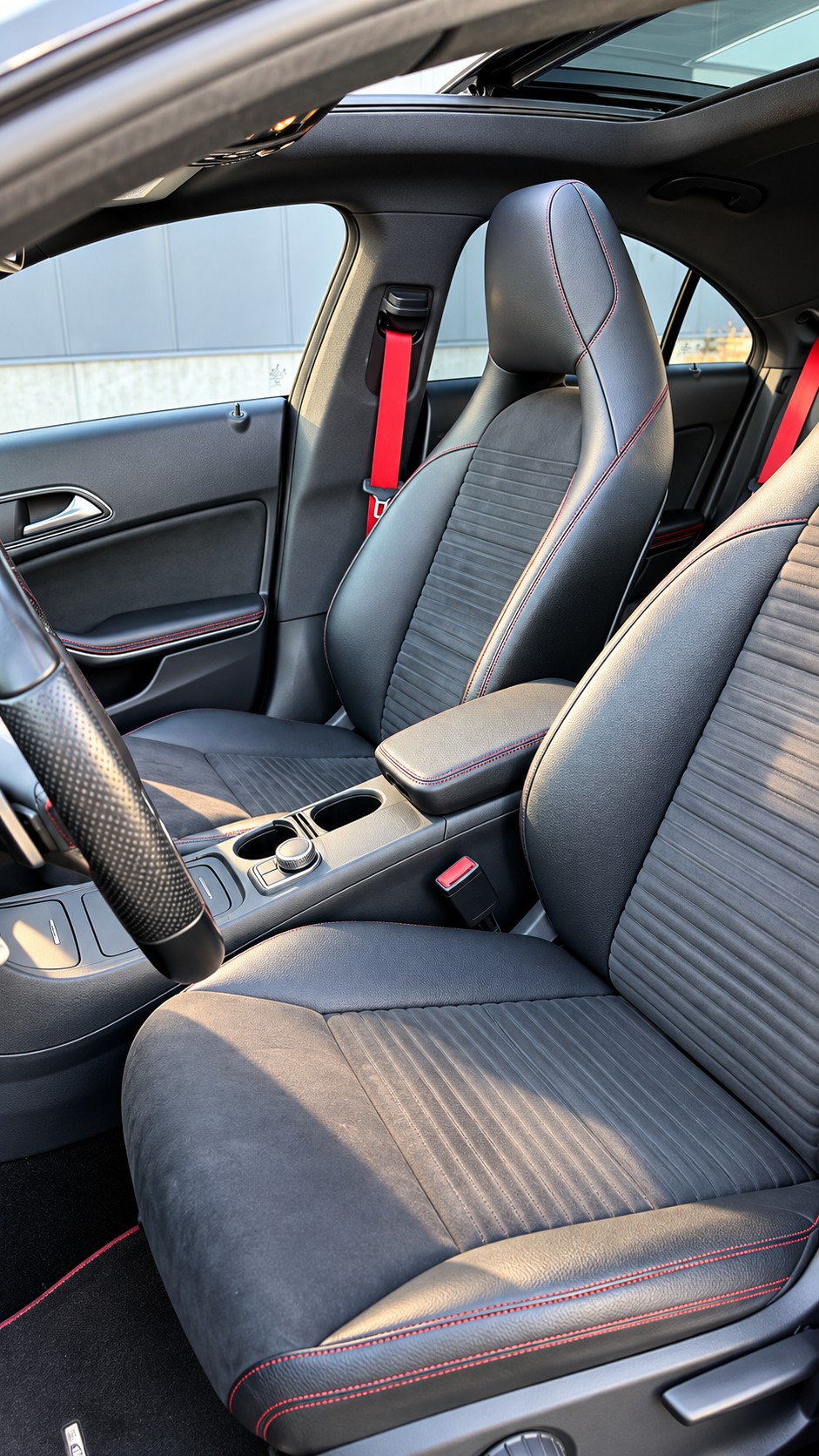 MERCEDES-BENZ CLA 250 AMG Line 7G-DCT 4Matic-image-10