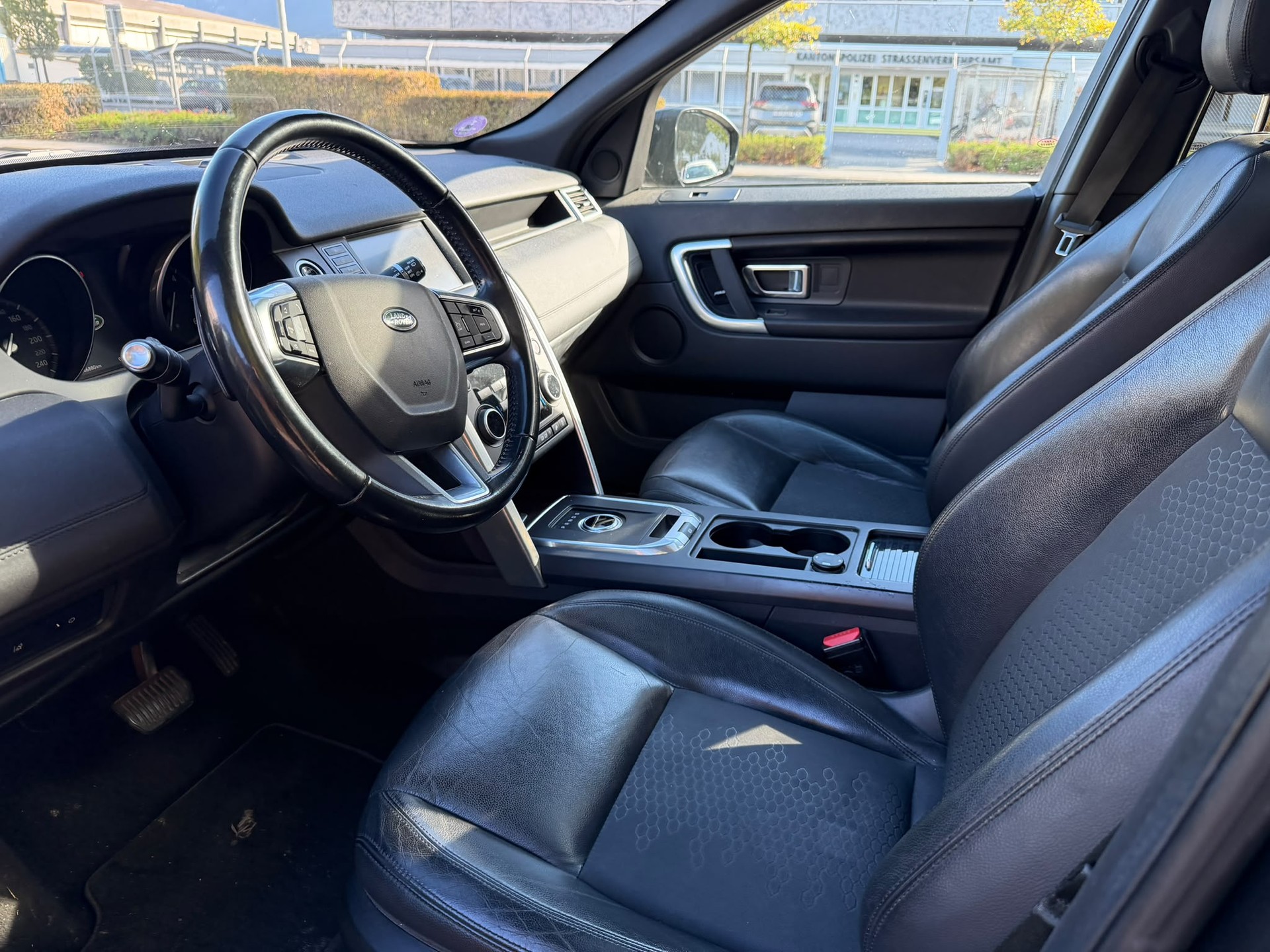 LAND ROVER Discovery Sport 2.0 TD4 SE AT9-image-8