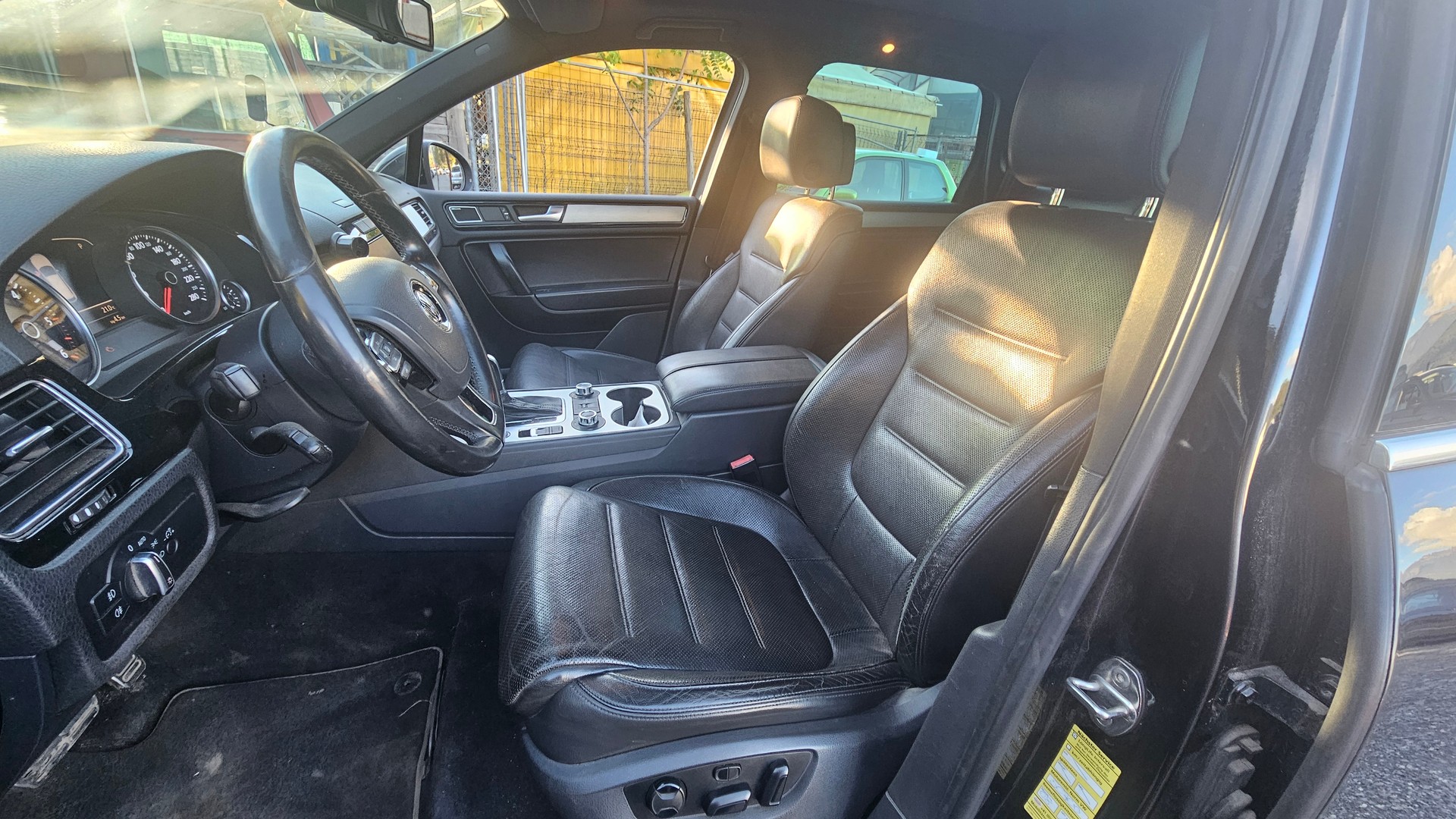 VW Touareg 4.2 TDI Tiptronic-image-4