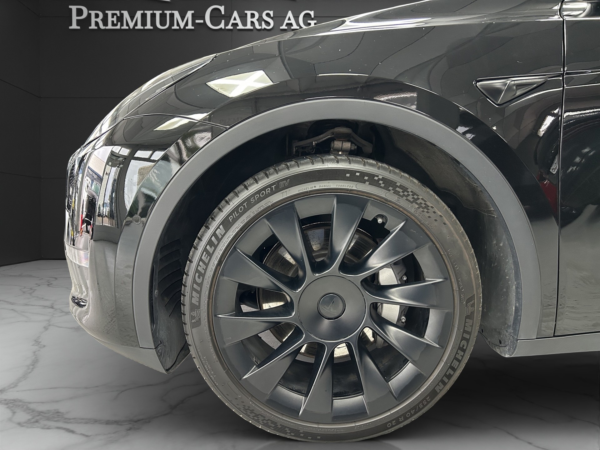 TESLA Model Y Long Range Dual Motor AWD / Model 2023-image-13