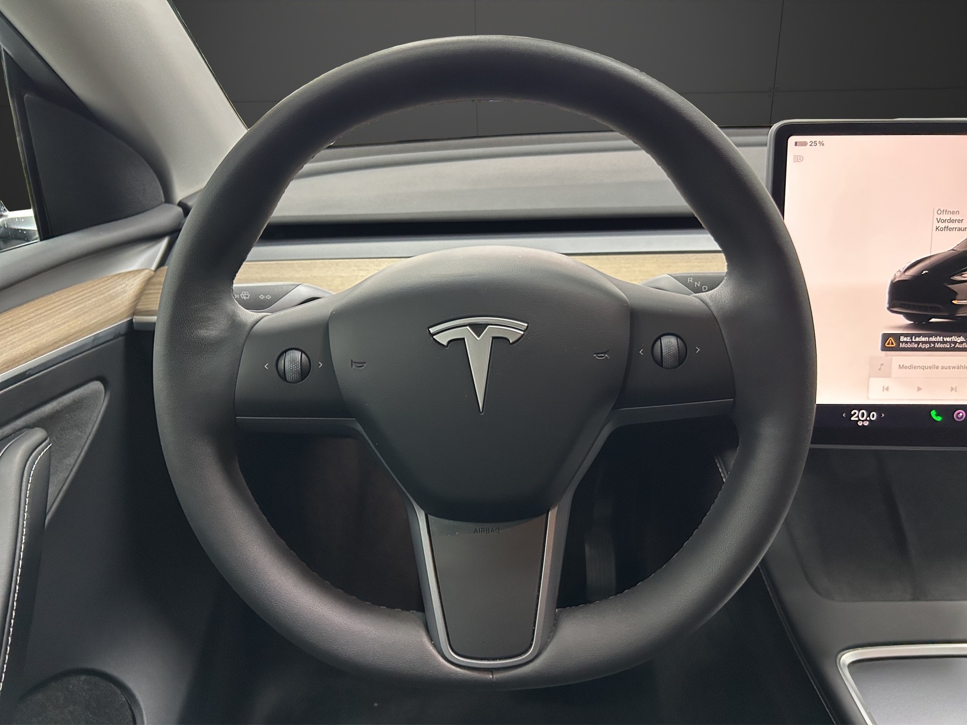 TESLA Model Y Long Range Dual Motor AWD / Model 2023-image-10