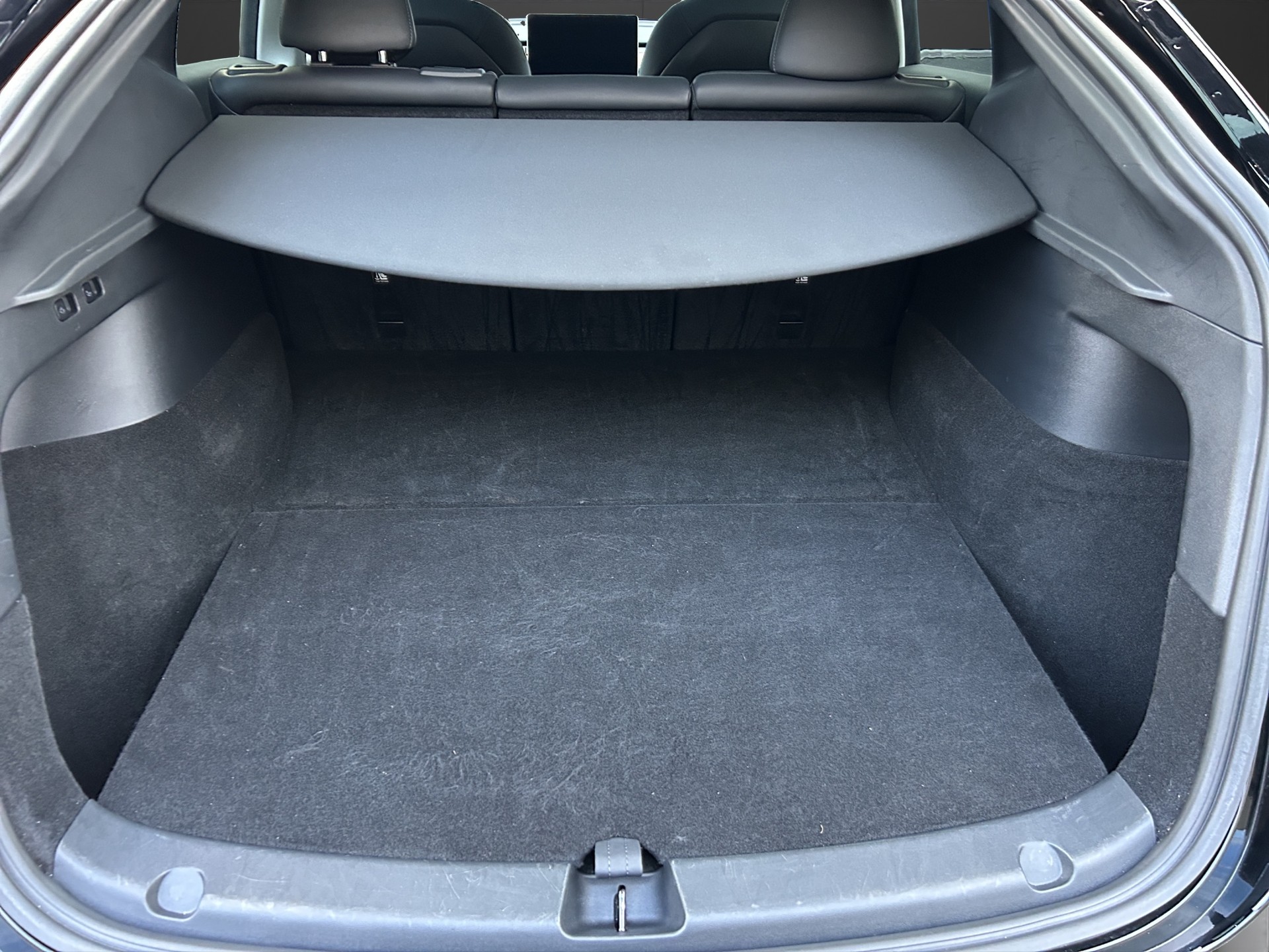 TESLA Model Y Long Range Dual Motor AWD / Model 2023-image-11