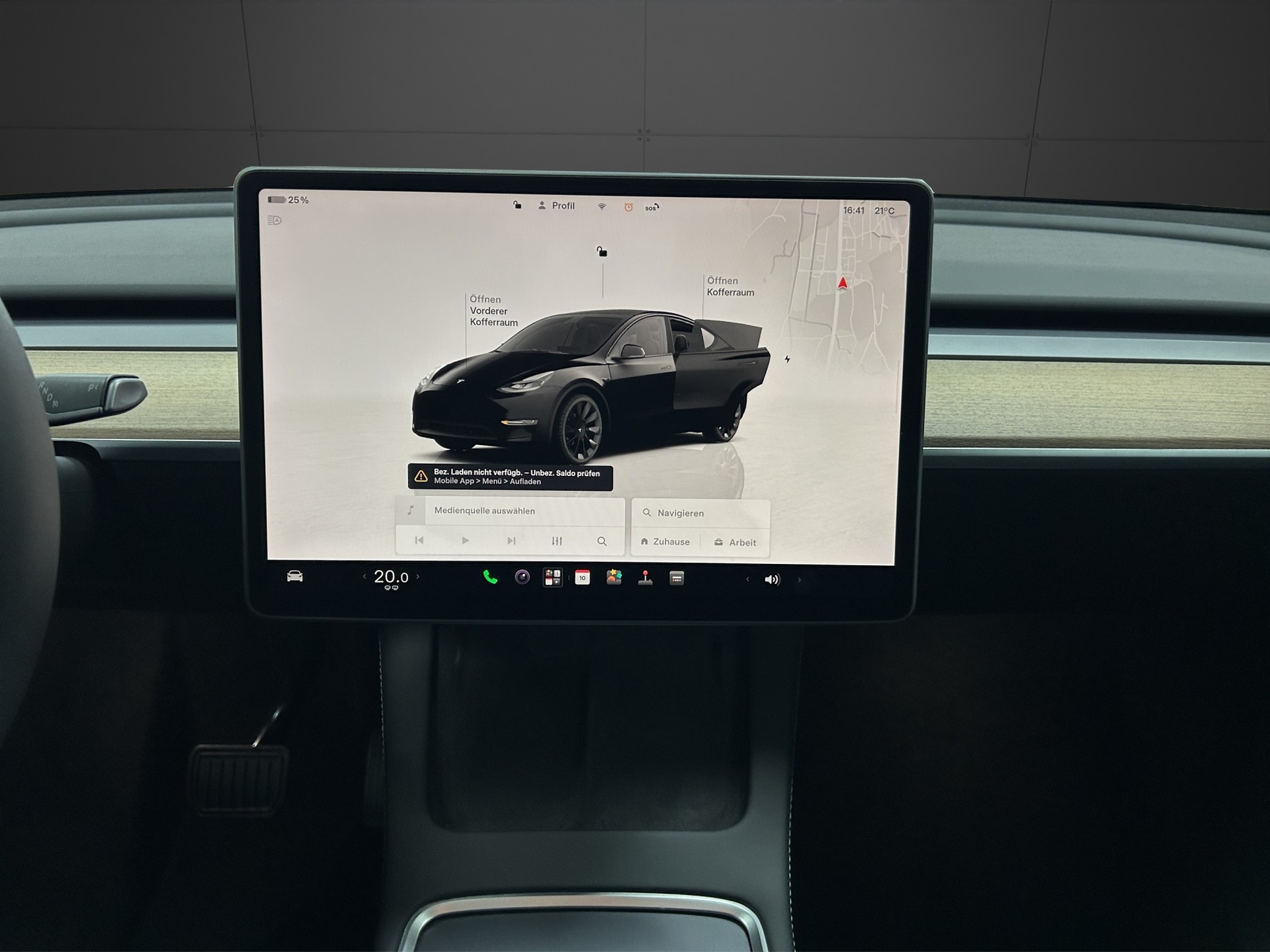 TESLA Model Y Long Range Dual Motor AWD / Model 2023-image-9