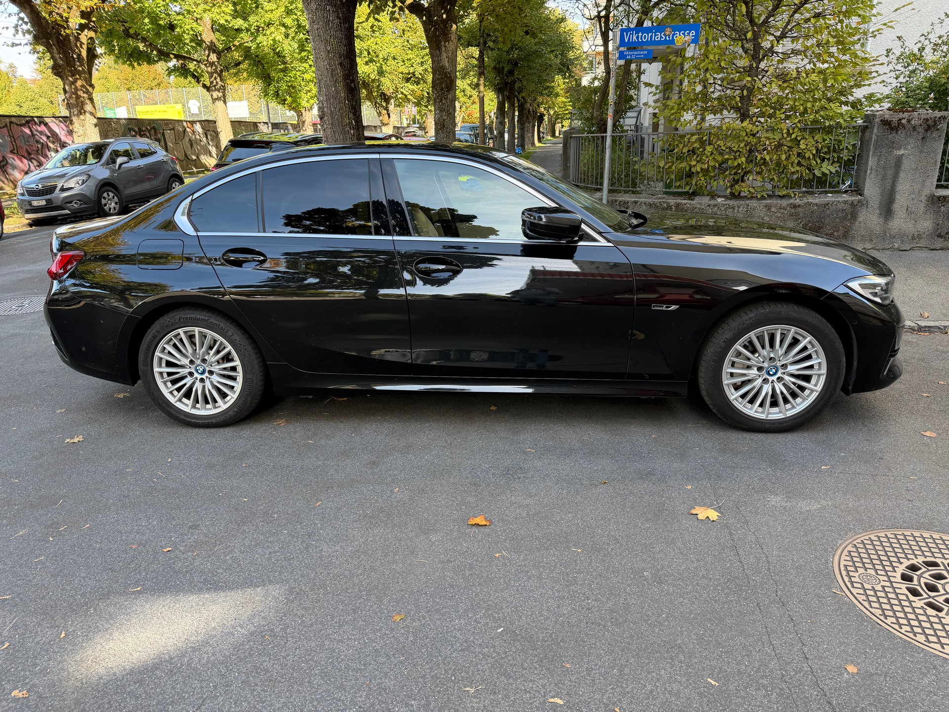 BMW 330e xDrive Luxury Line Steptronic-image-6