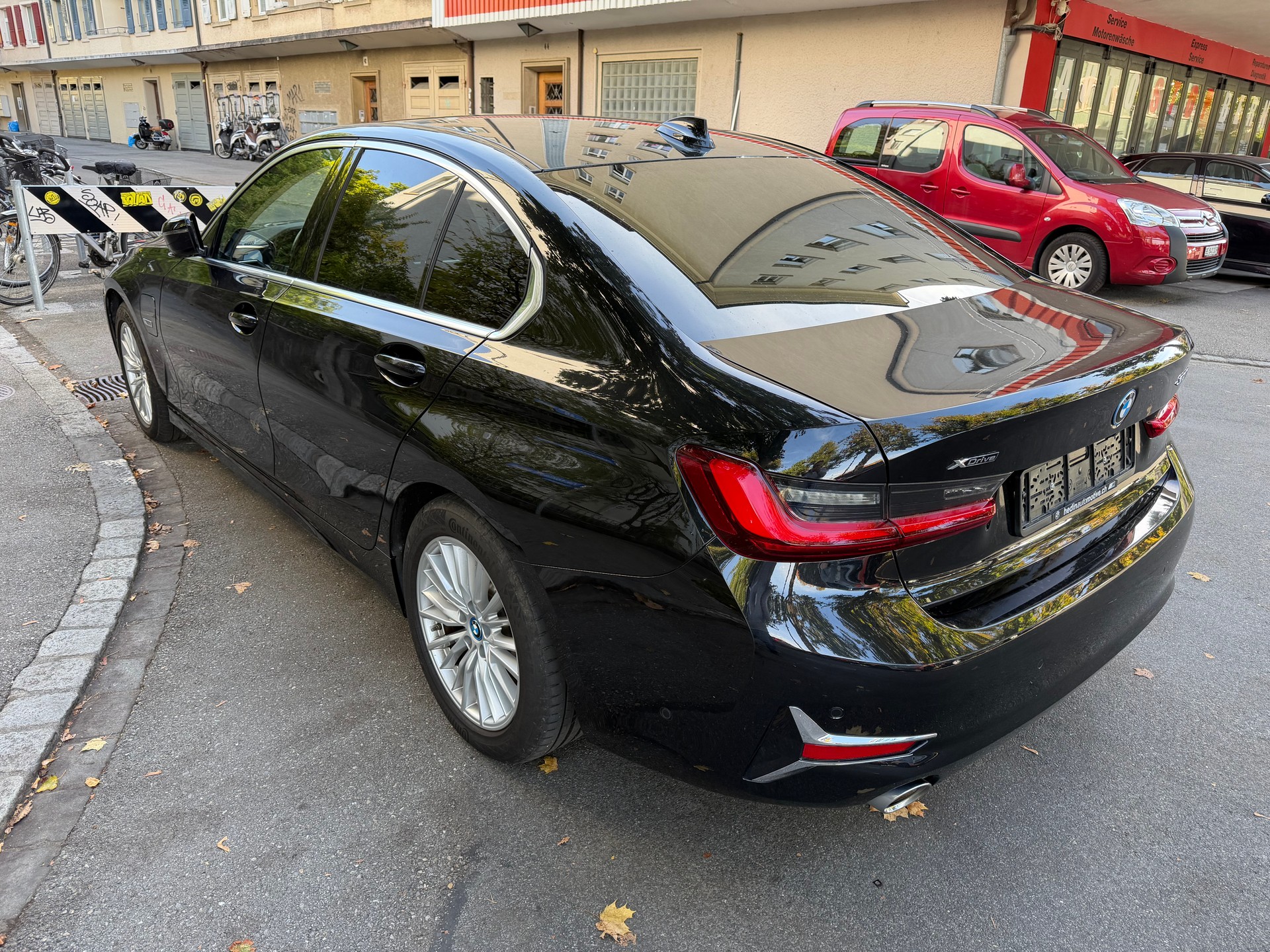 BMW 330e xDrive Luxury Line Steptronic-image-5