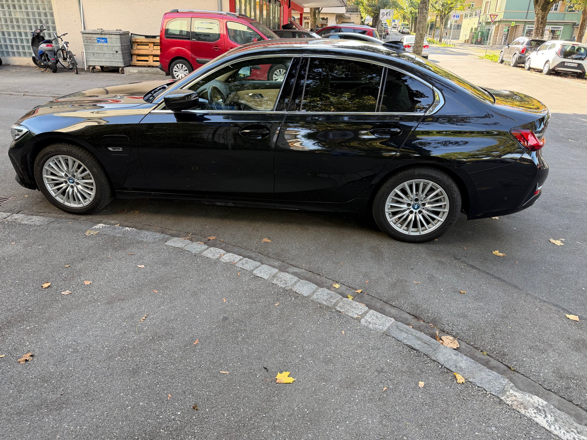 BMW 330e xDrive Luxury Line Steptronic-image-7