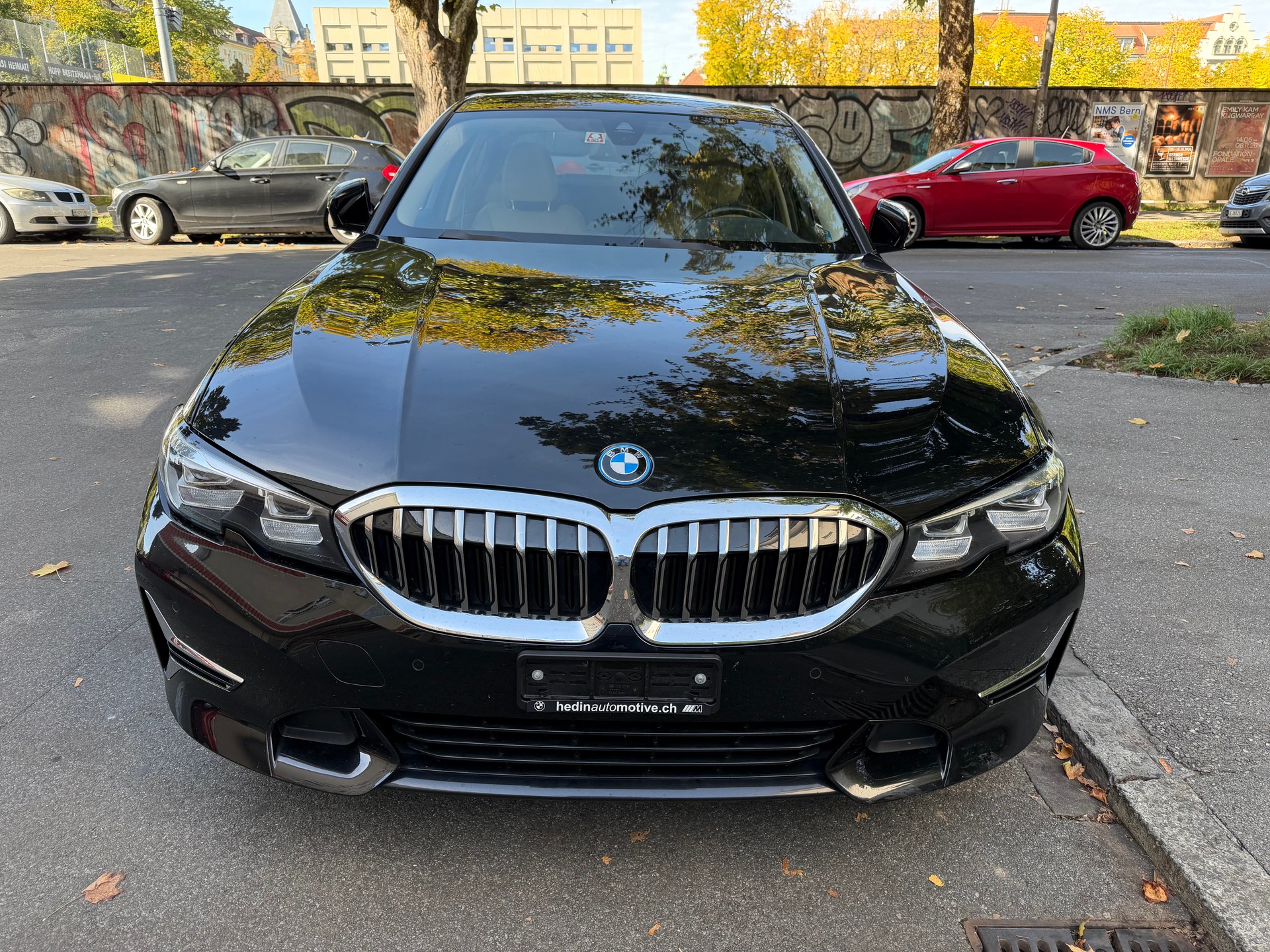 BMW 330e xDrive Luxury Line Steptronic-image-1