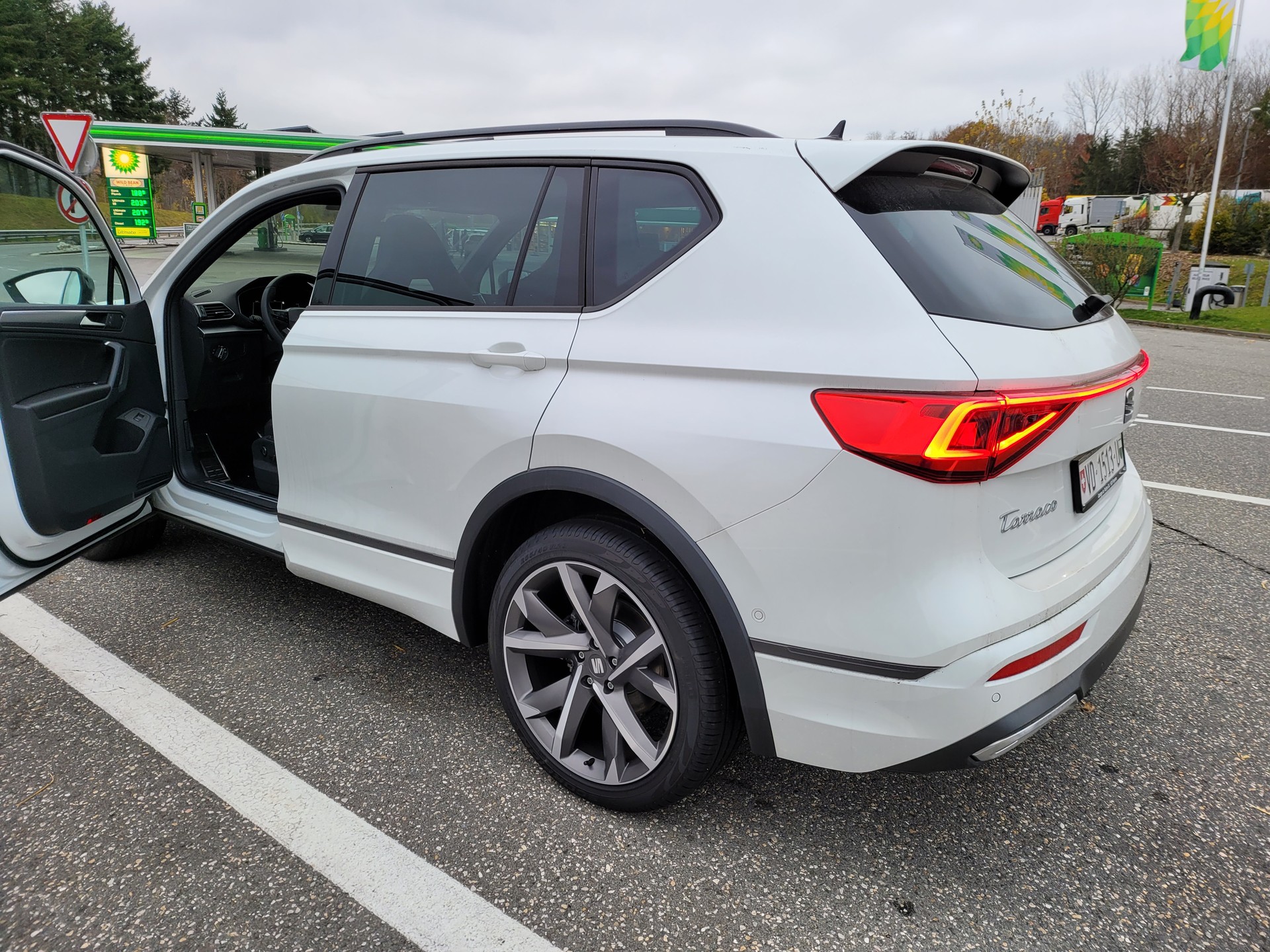 SEAT 2.0 TSI Hola FR 4Drive DSG-image-1