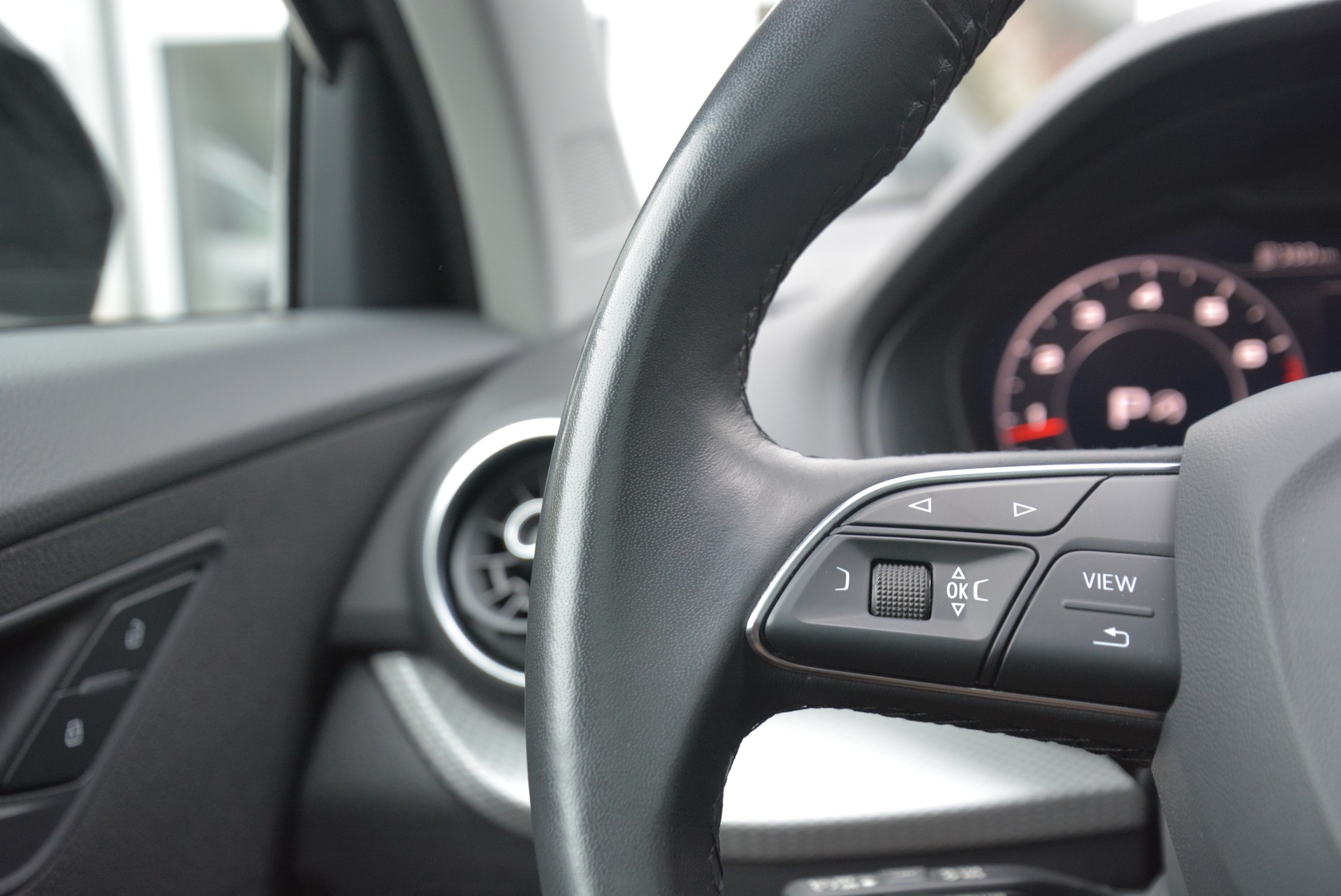 AUDI Q2 40 TFSI advanced Attraction quattro S-tronic-image-12