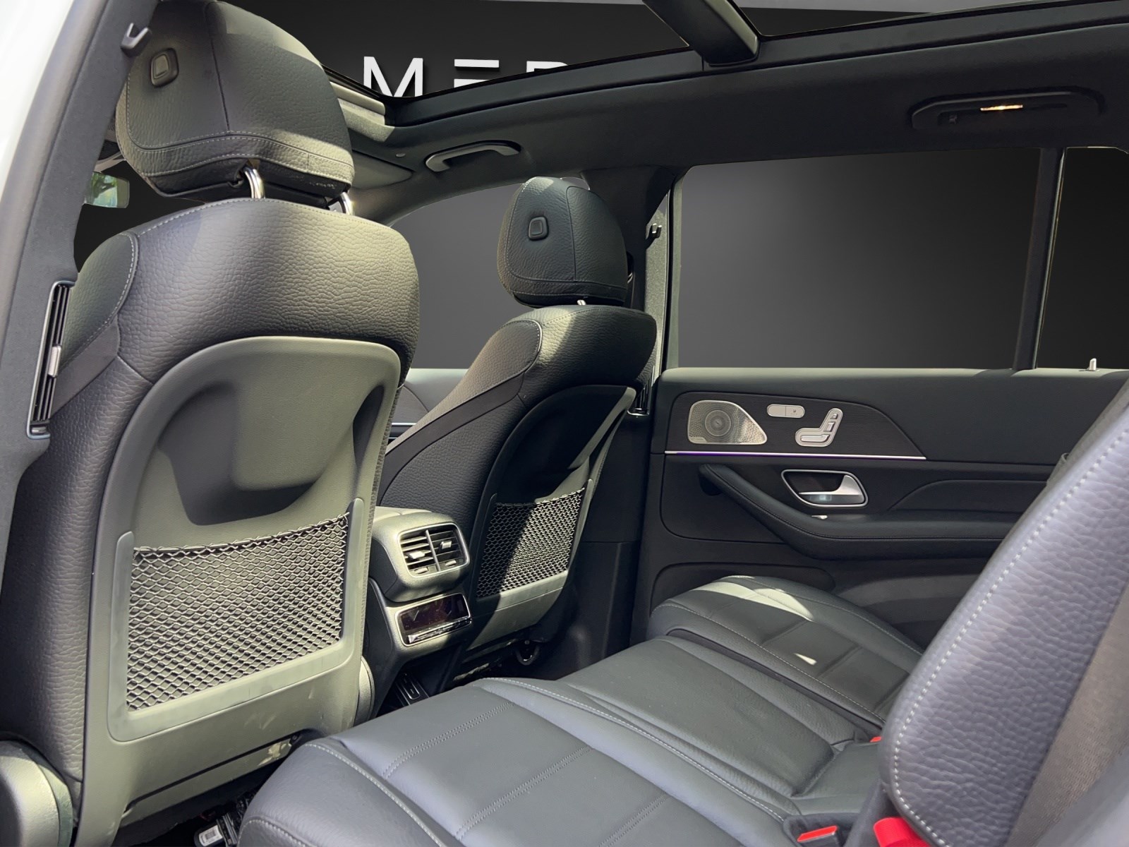 MERCEDES-BENZ GLS 580 4Matic AMG Line 9G-Tronic-image-9