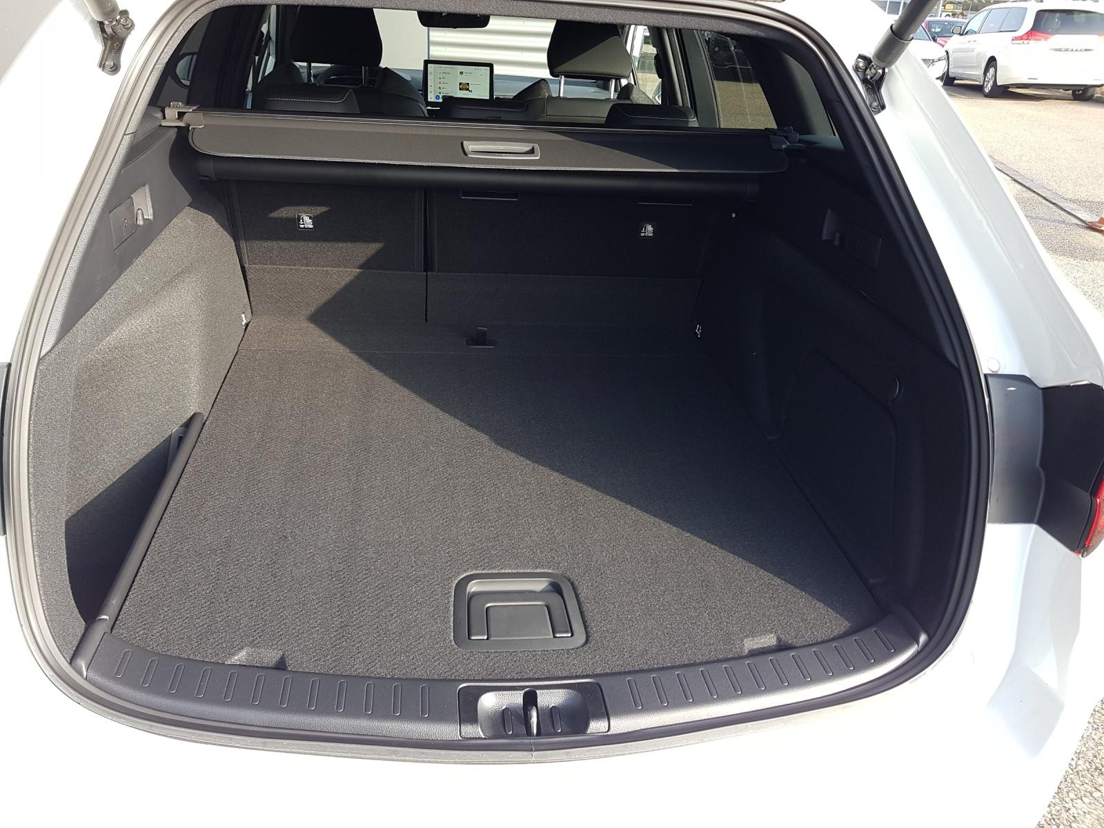 TOYOTA Corolla Touring Sports 2.0 HSD Trend-image-13