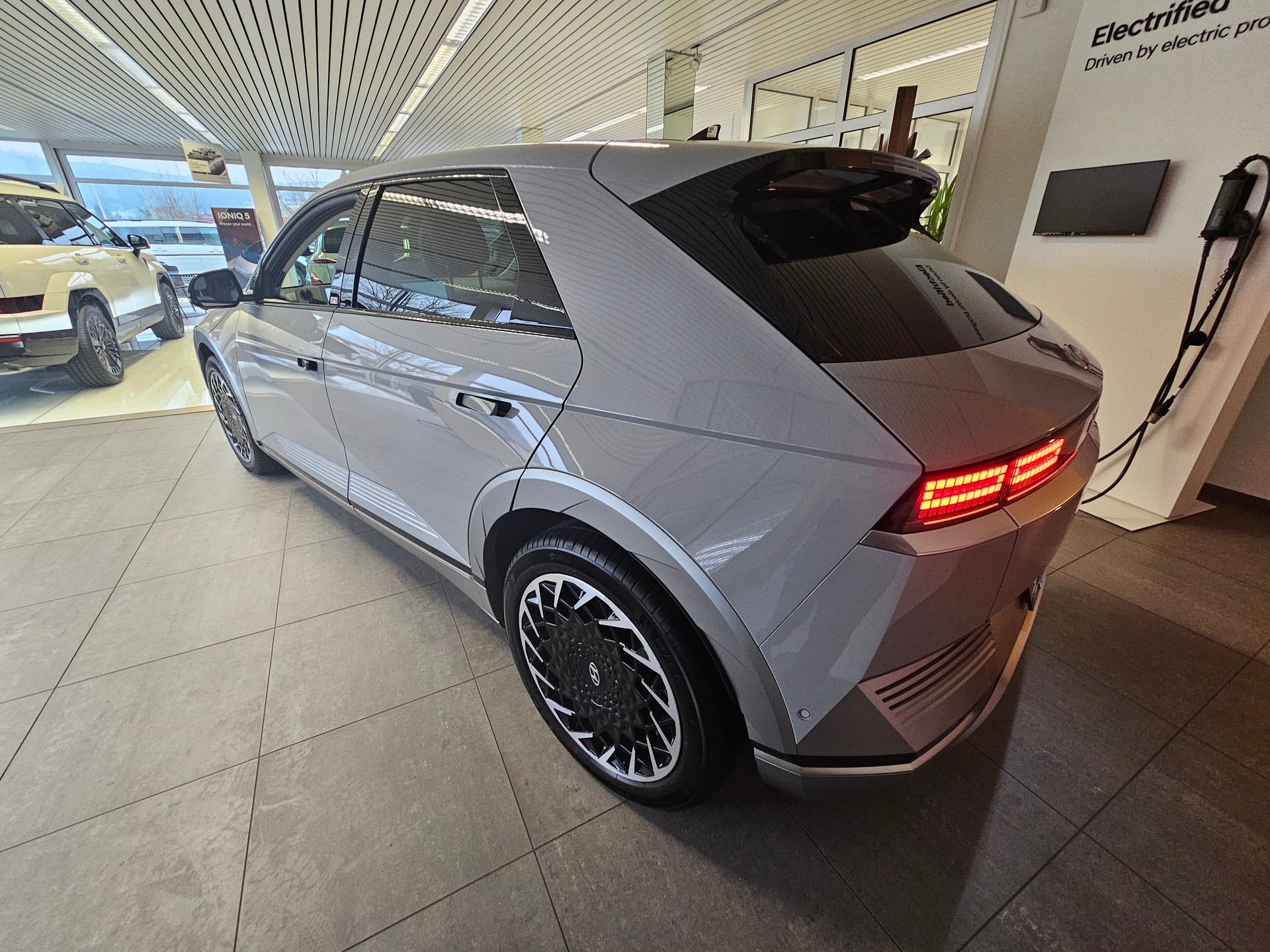 HYUNDAI Ioniq 5 77kWh Vertex 4WD-image-4