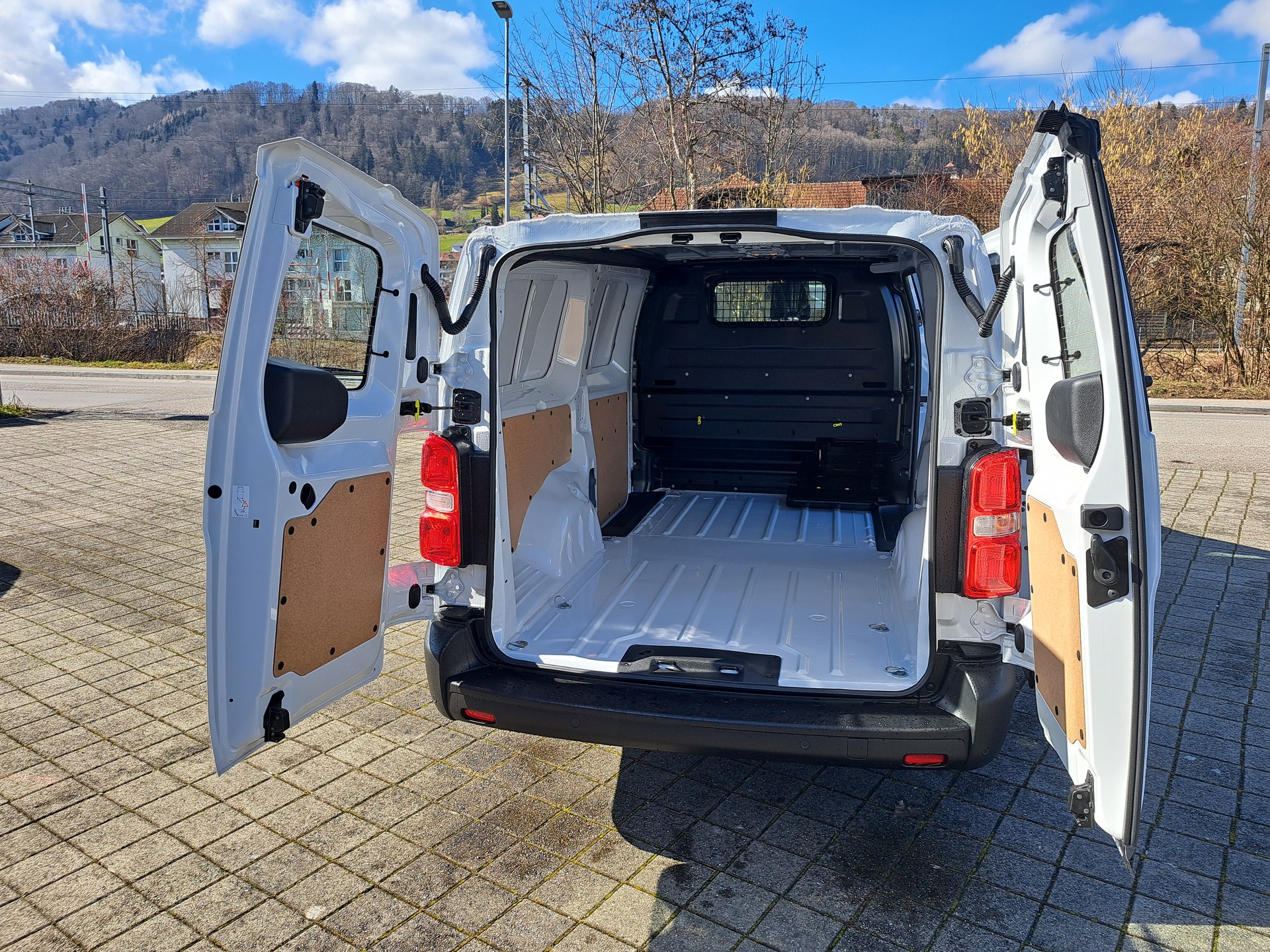 TOYOTA Proace 2.0D Panel Van Long Advanced Automat-image-5