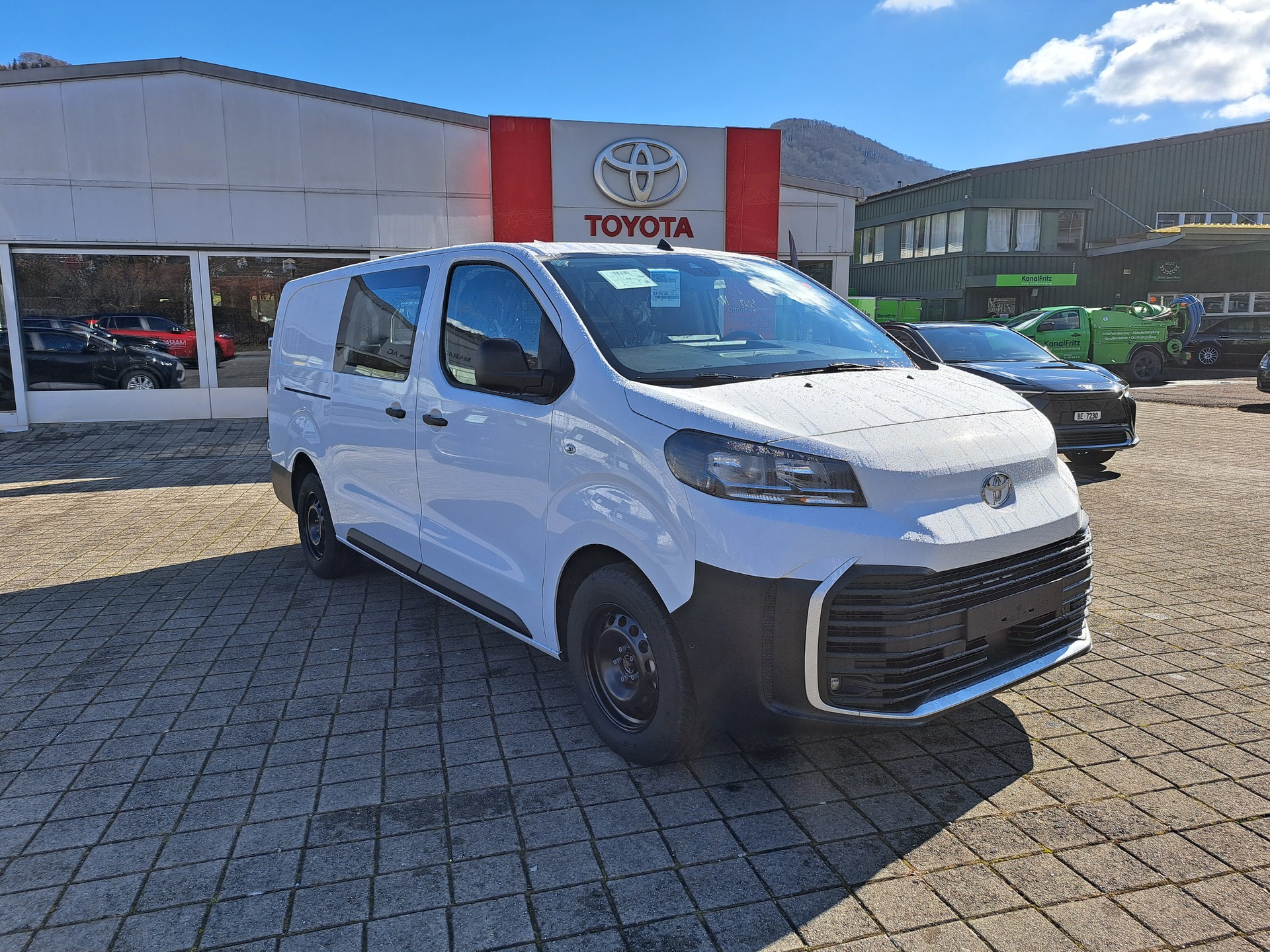 TOYOTA Proace 2.0D Panel Van Long Advanced Automat-image-1