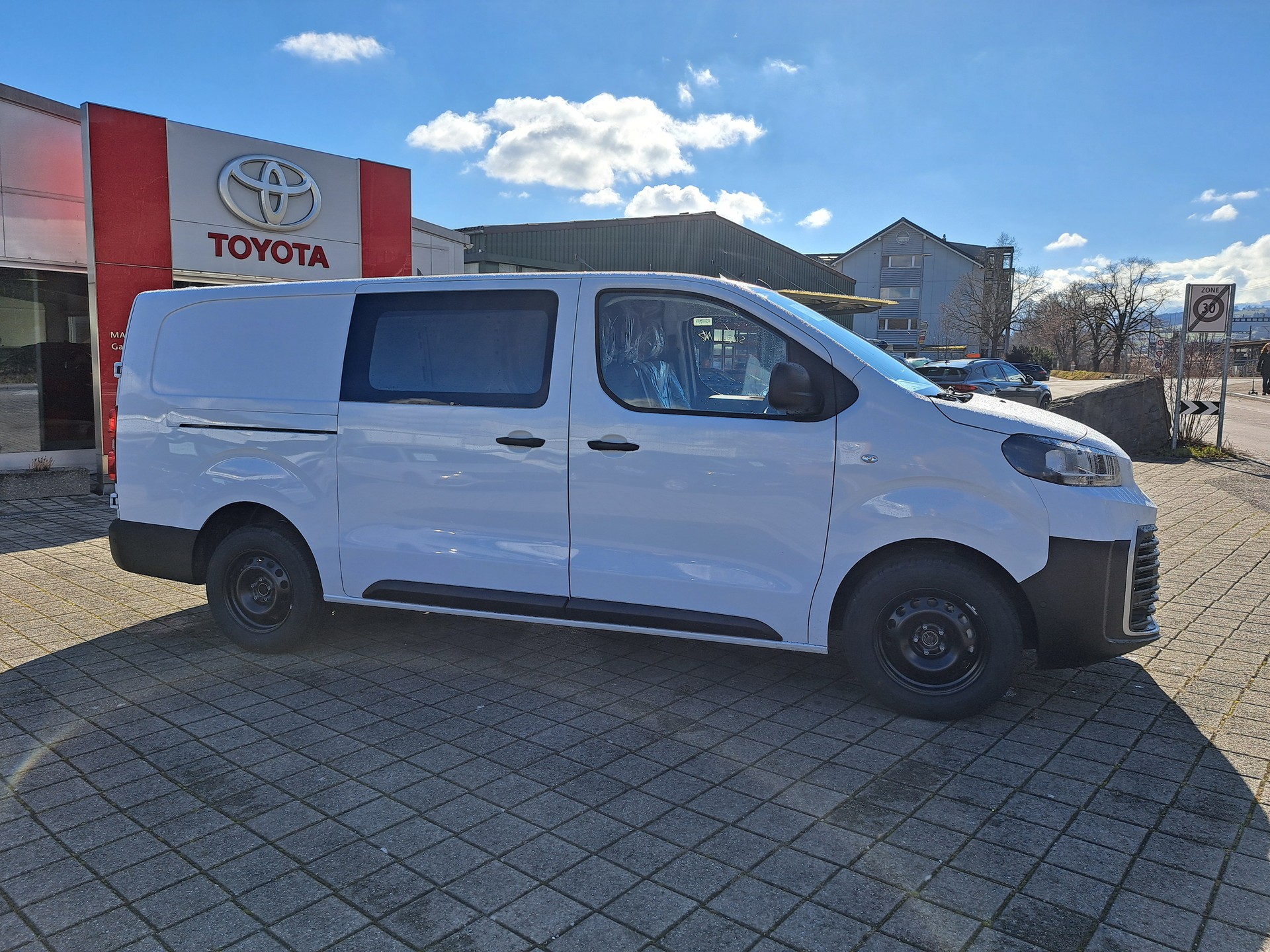 TOYOTA Proace 2.0D Panel Van Long Advanced Automat-image-2