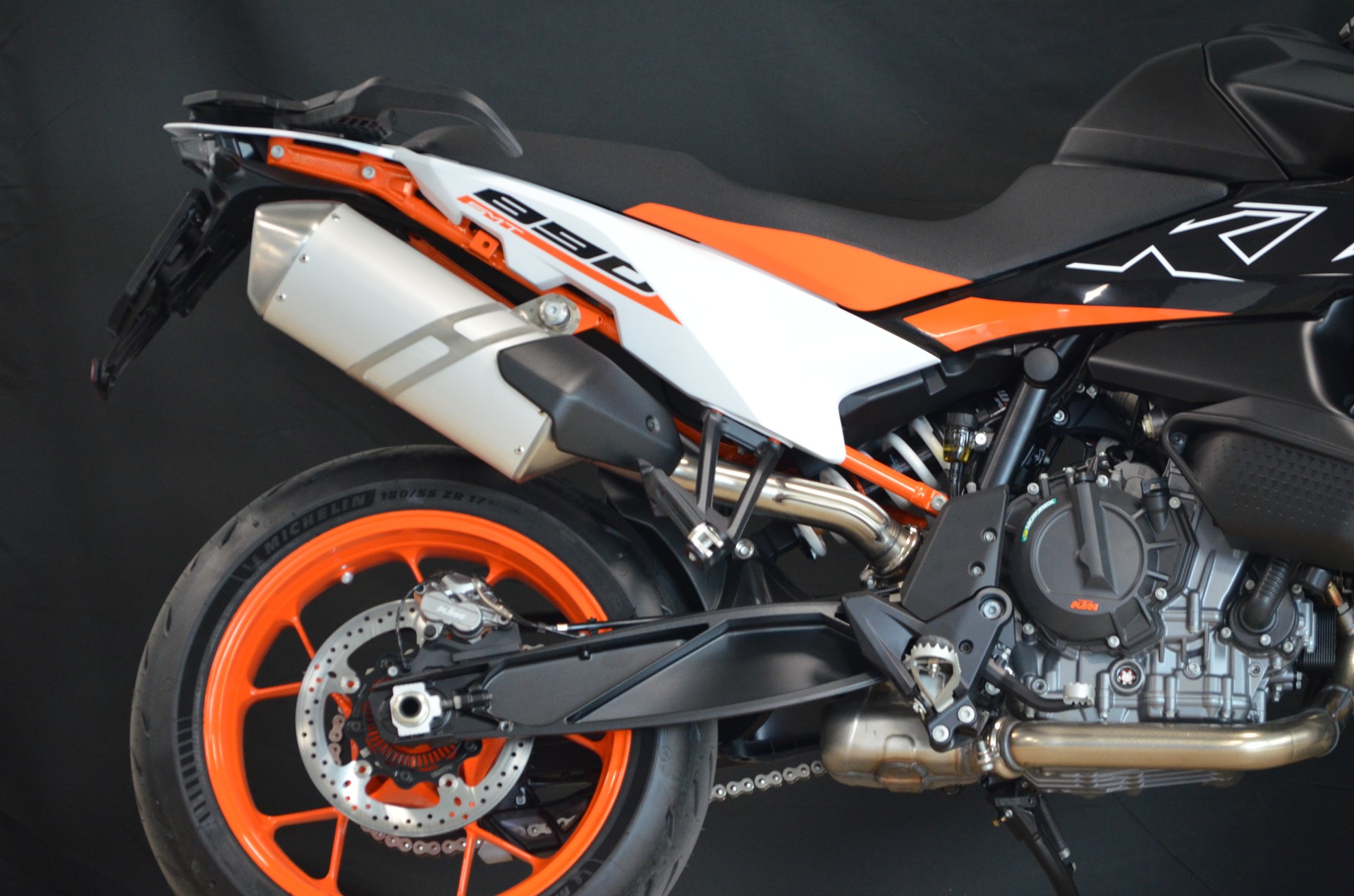 KTM 890 SMT-image-6