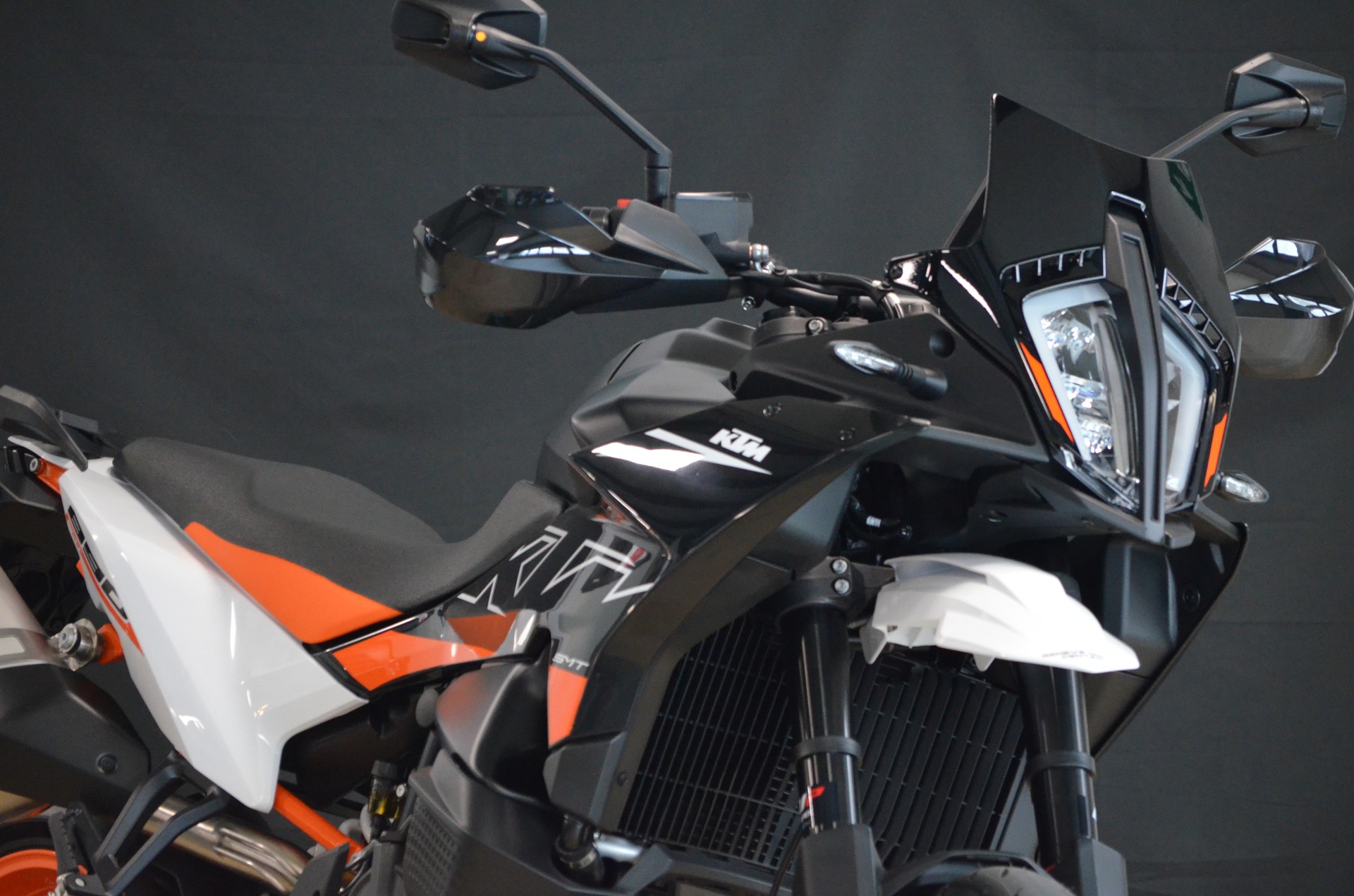 KTM 890 SMT-image-5