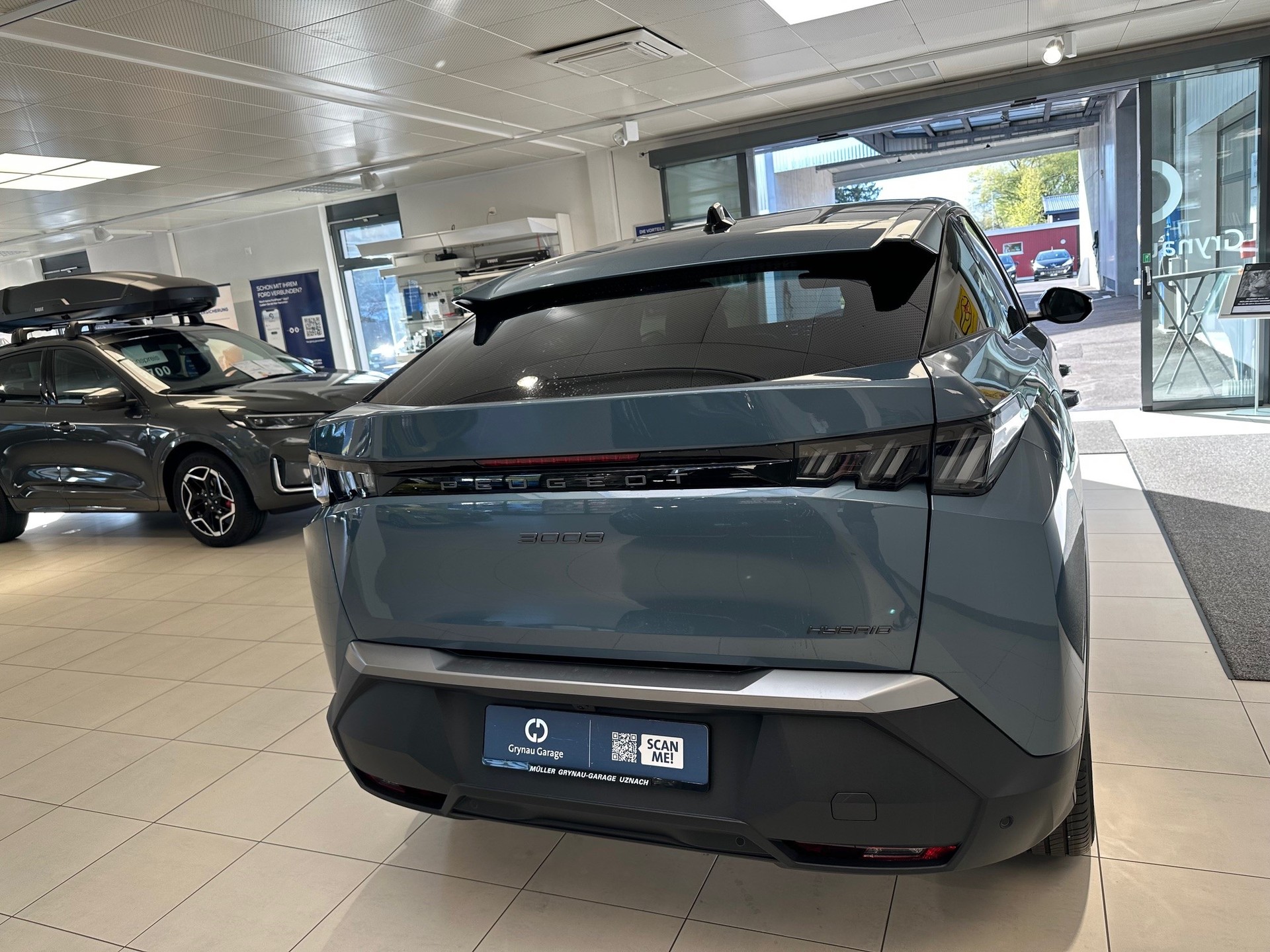 PEUGEOT 3008 1.2 Hybrid Allure-image-4