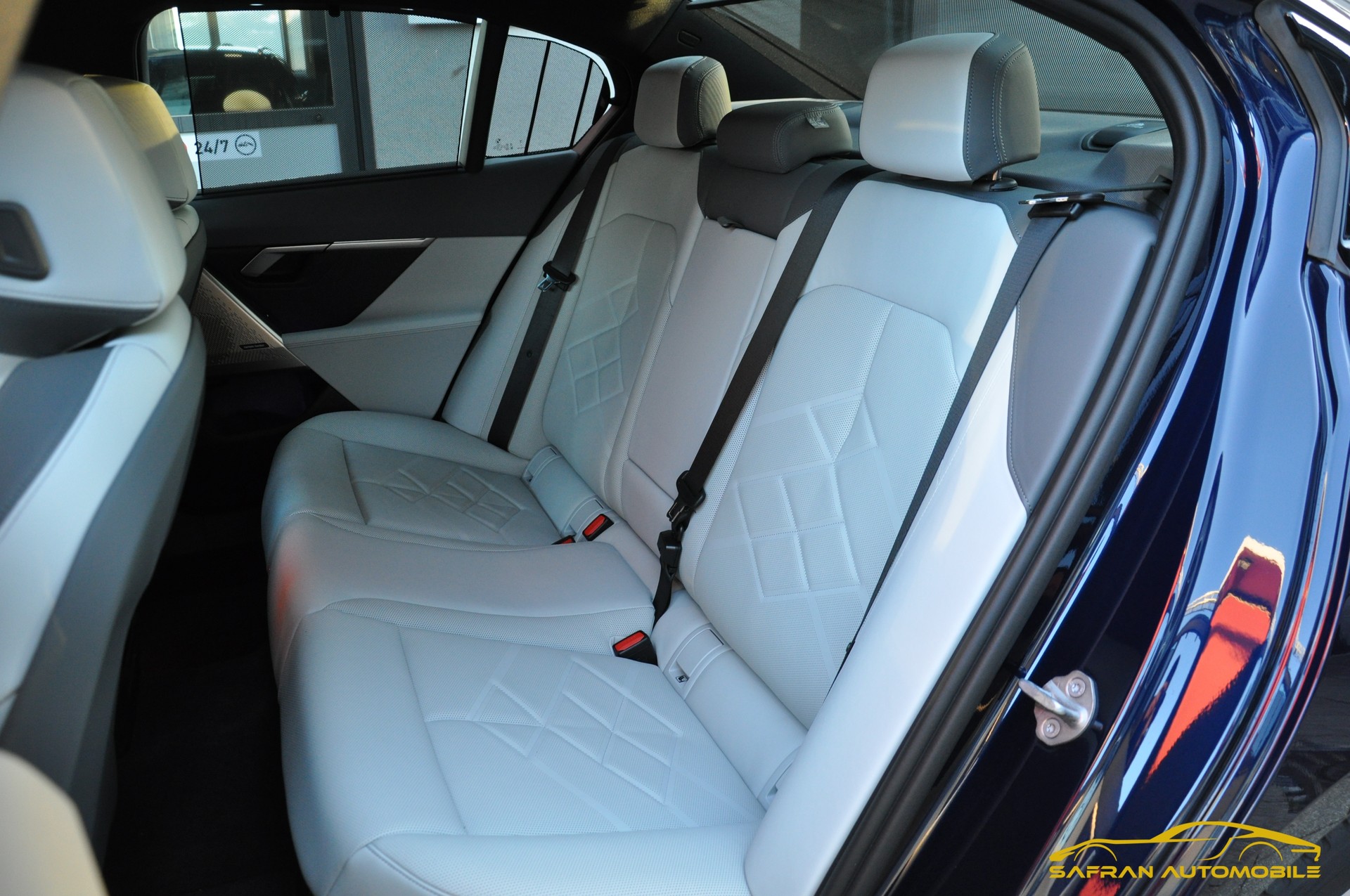 BMW i5 eDrive40 M Sport-image-11