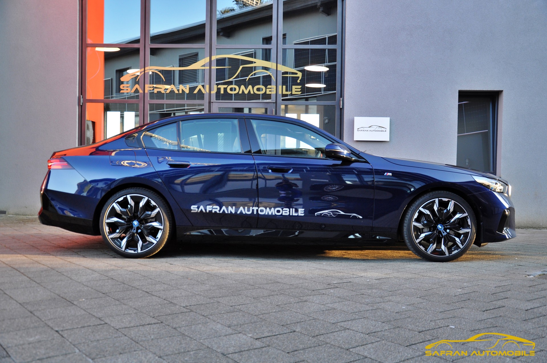 BMW i5 eDrive40 M Sport-image-3