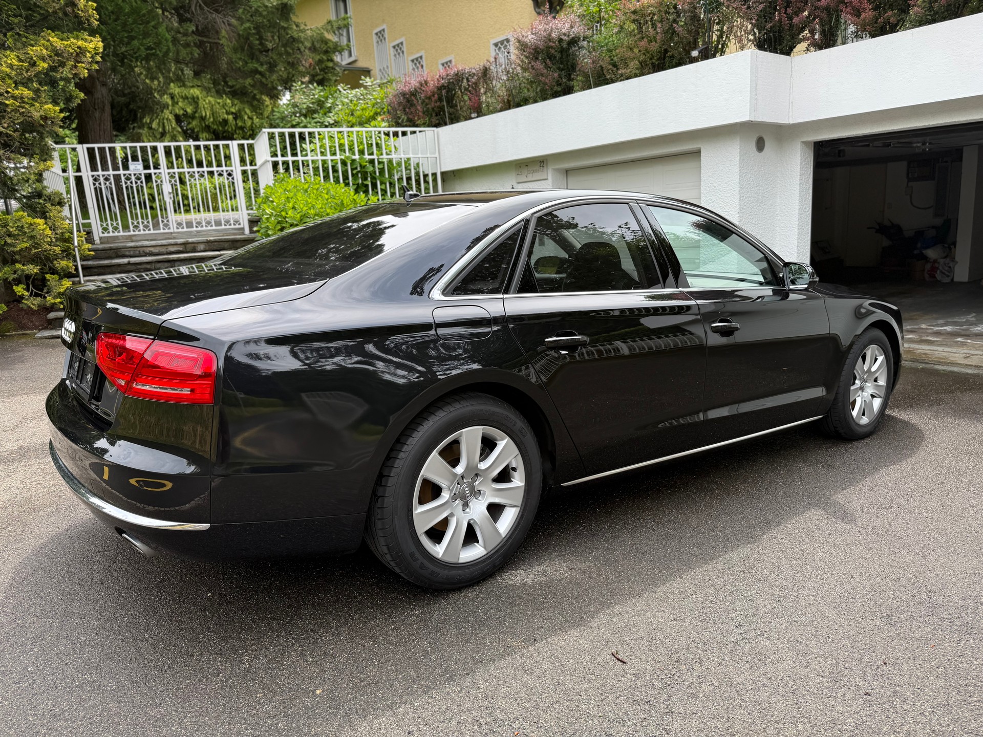 AUDI A8 3.0 TDI quattro tiptronic-image-1
