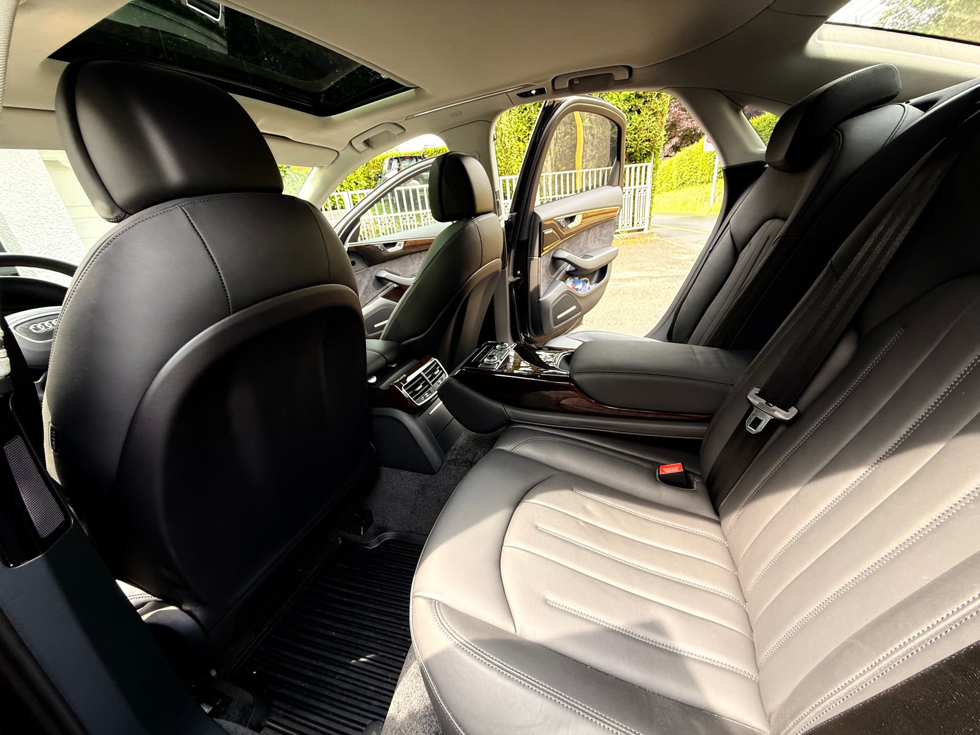AUDI A8 3.0 TDI quattro tiptronic-image-4