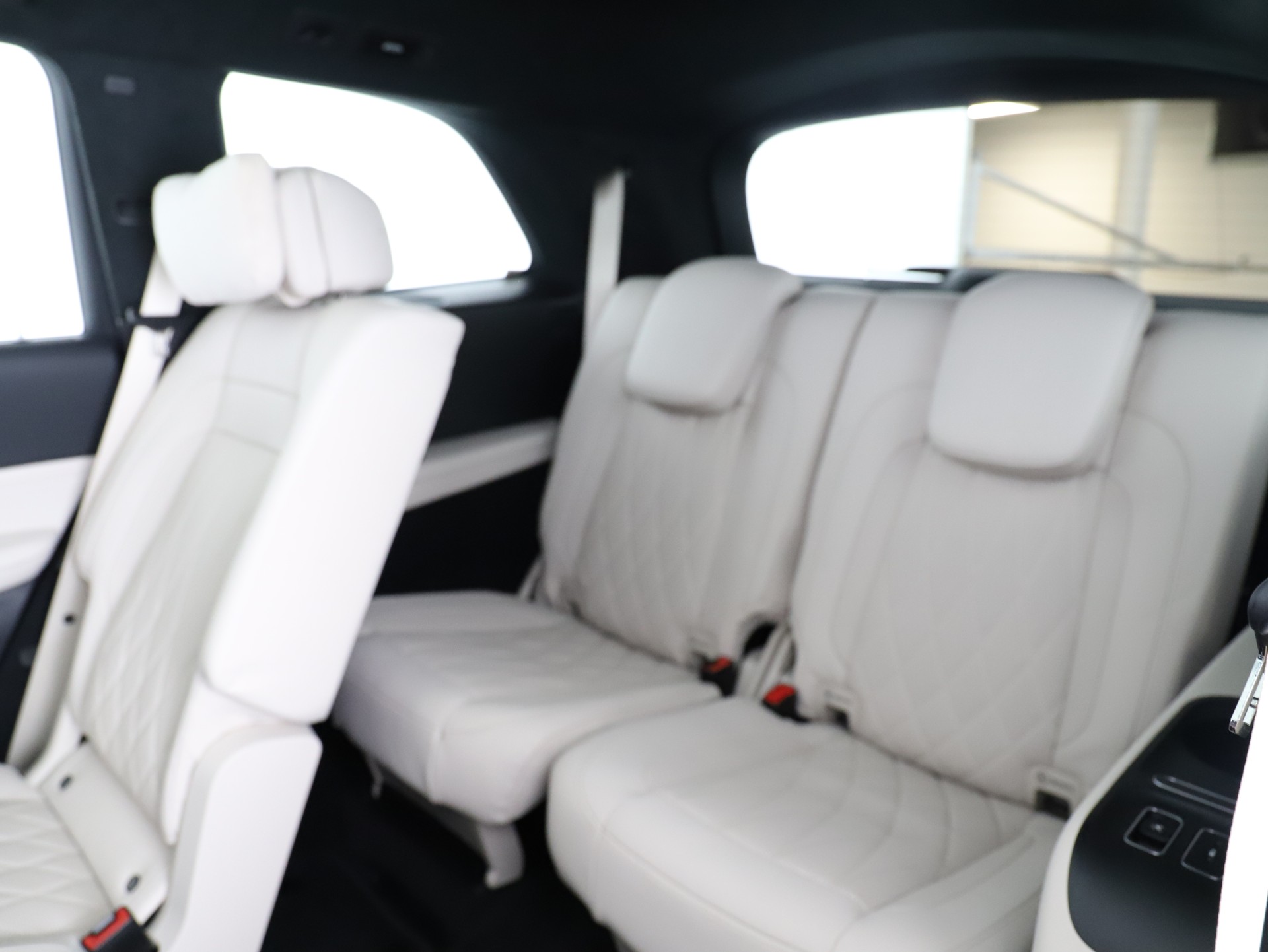 MERCEDES-BENZ GLS 63 4Matic+ TCT 9G-image-12