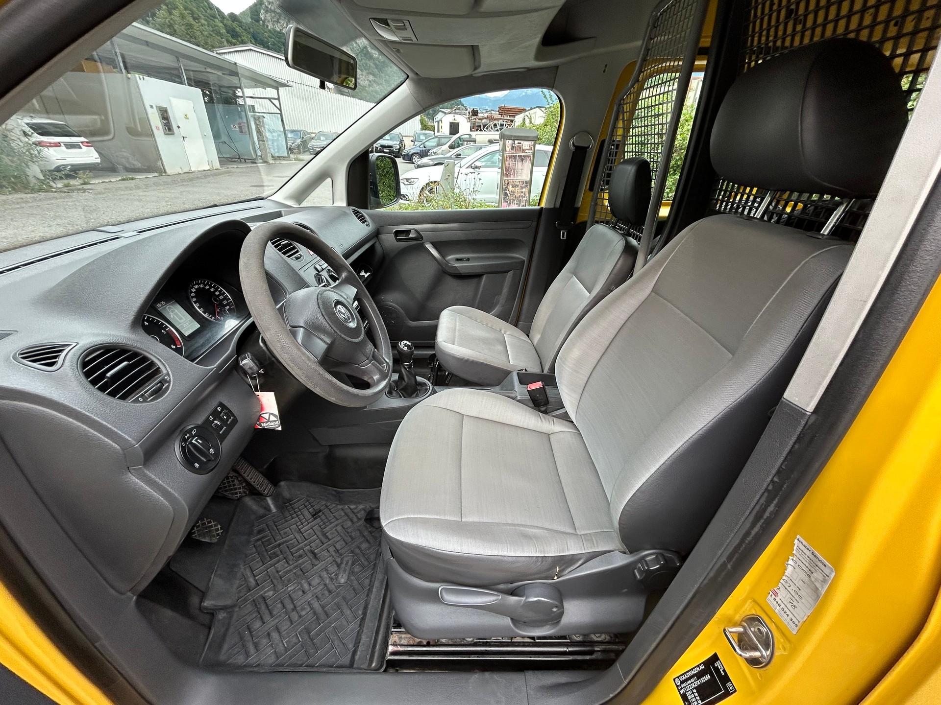 VW Caddy 2.0TDI 4Motion BlueMotion Technology-image-8
