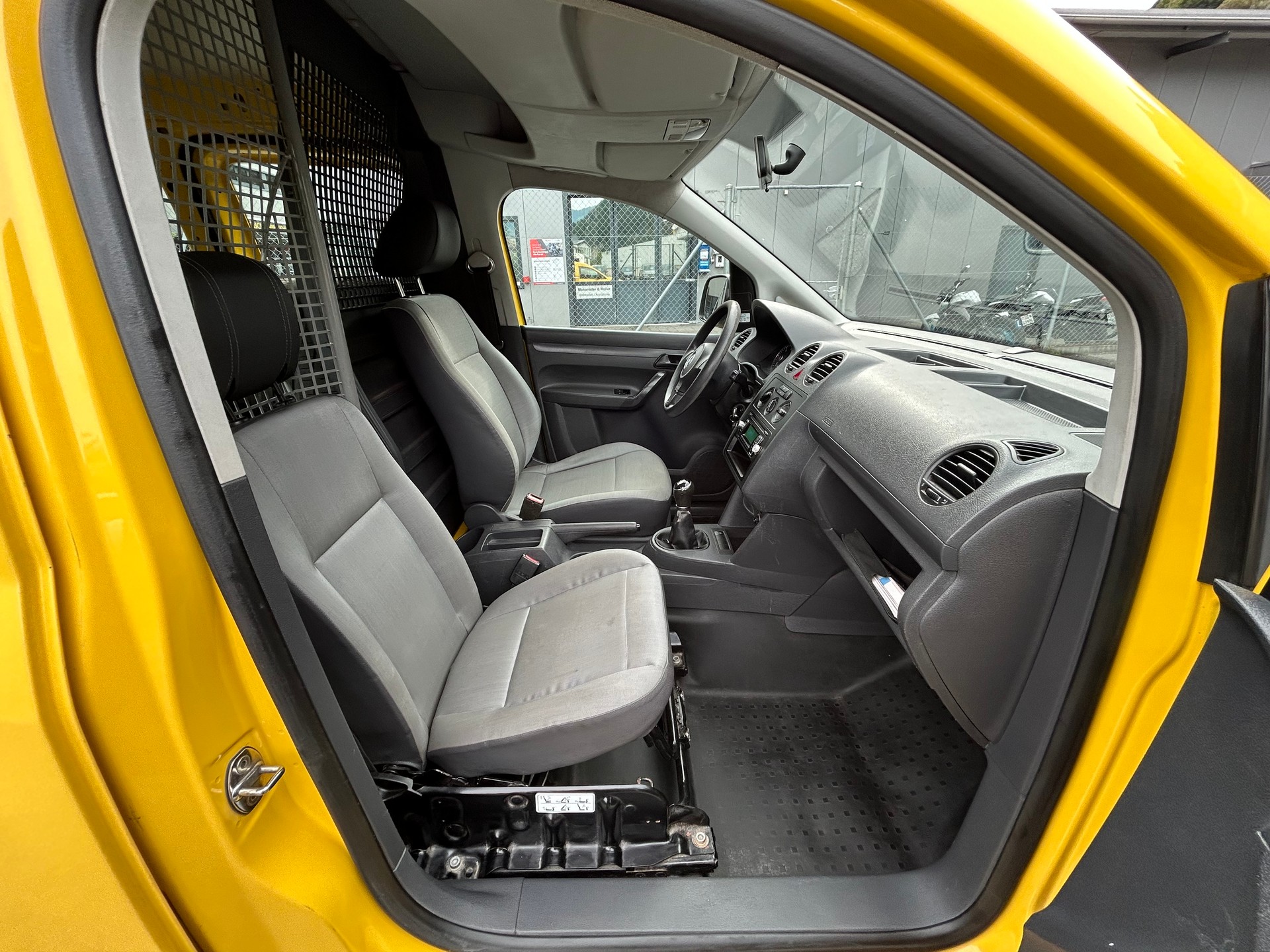 VW Caddy 2.0TDI 4Motion BlueMotion Technology-image-9