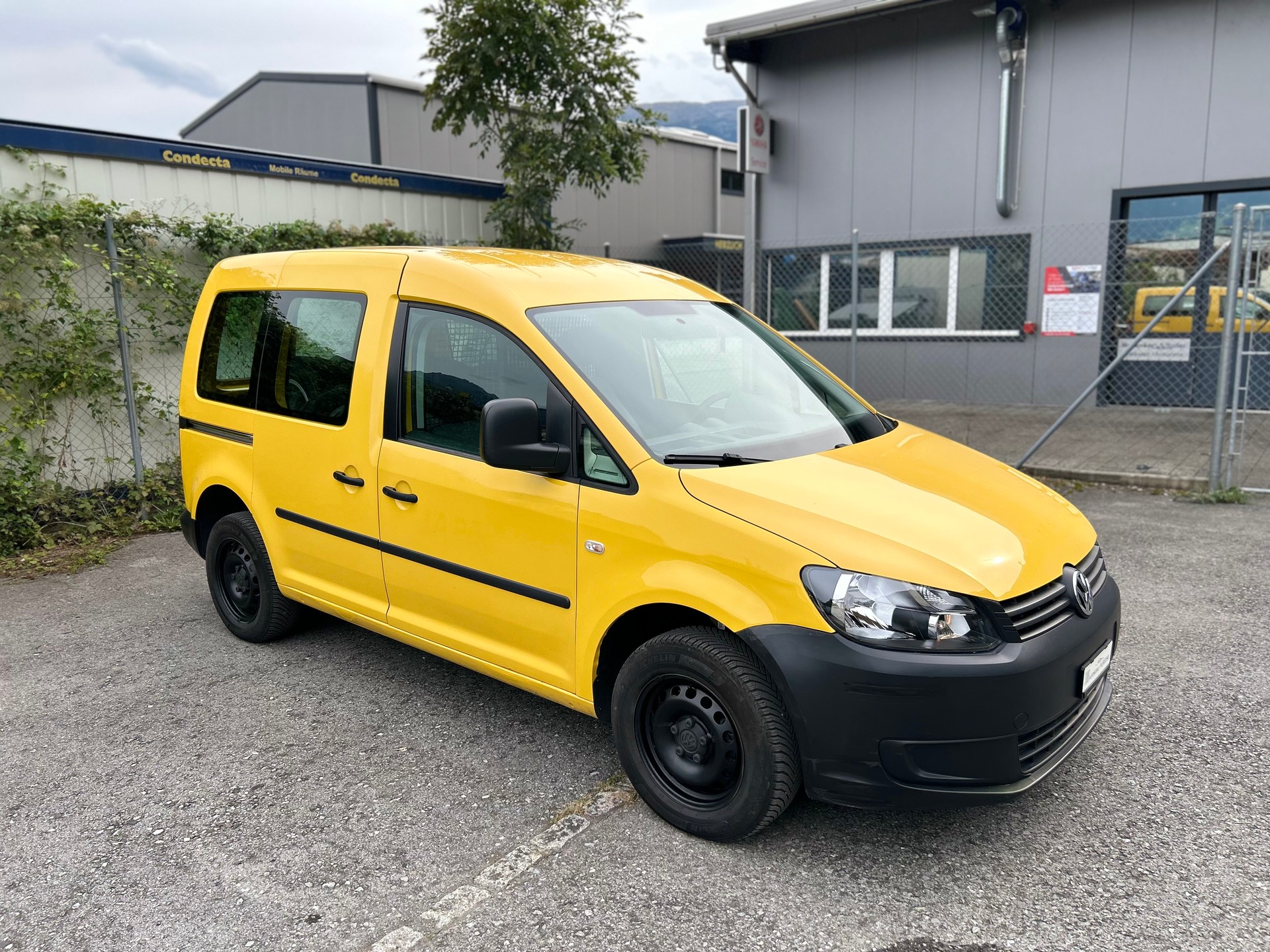 VW Caddy 2.0TDI 4Motion BlueMotion Technology-image-1