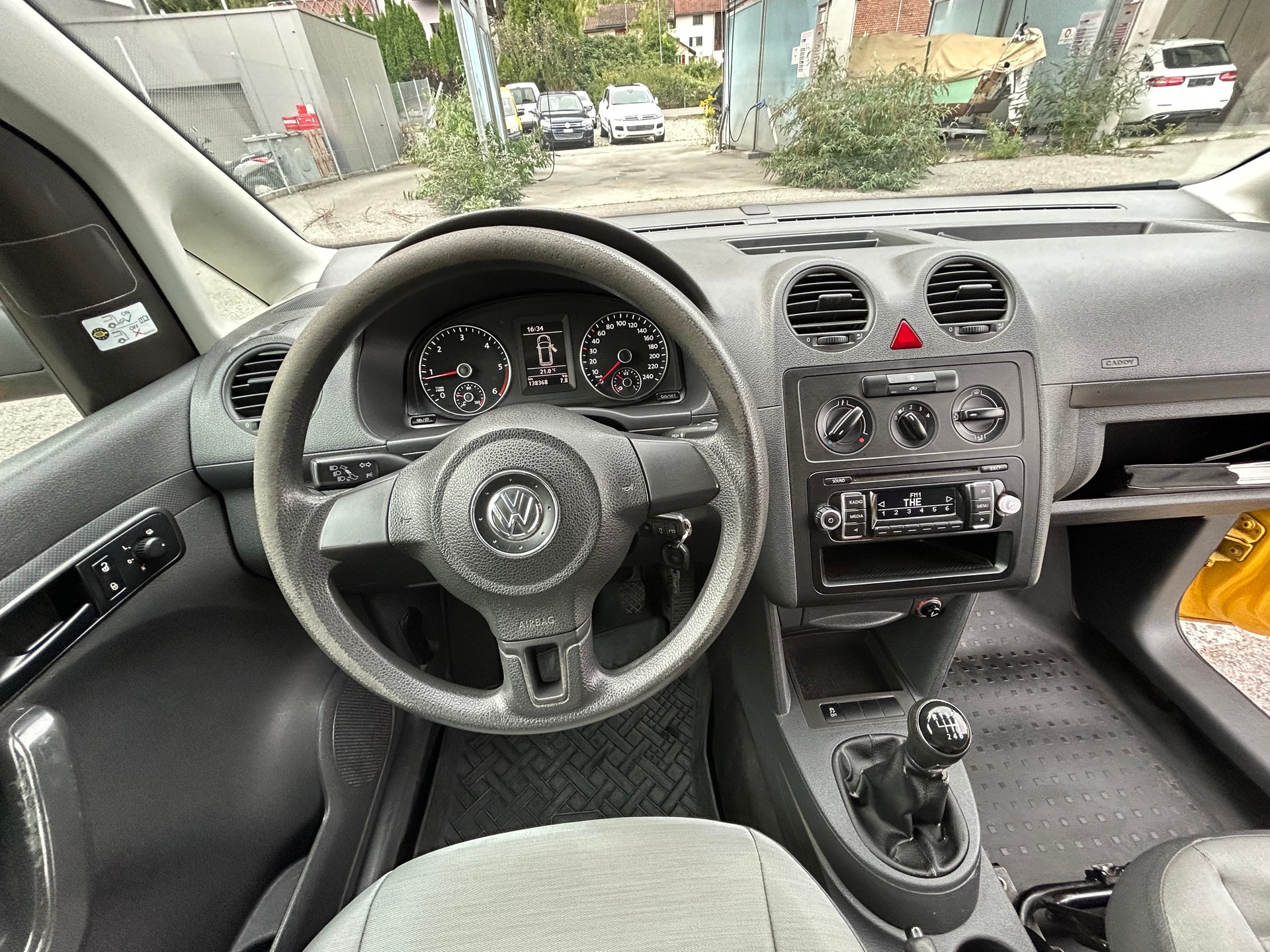 VW Caddy 2.0TDI 4Motion BlueMotion Technology-image-7