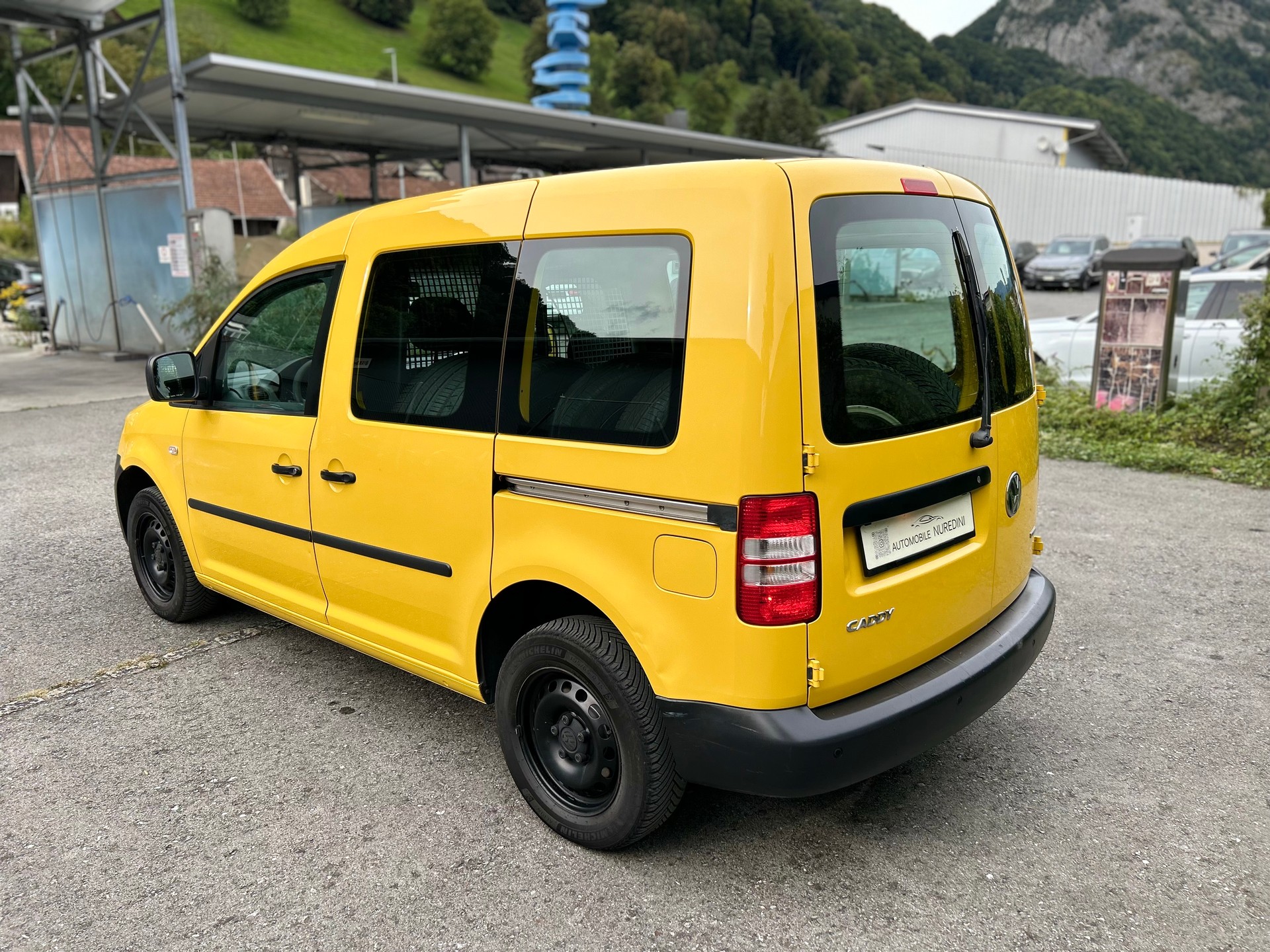 VW Caddy 2.0TDI 4Motion BlueMotion Technology-image-2
