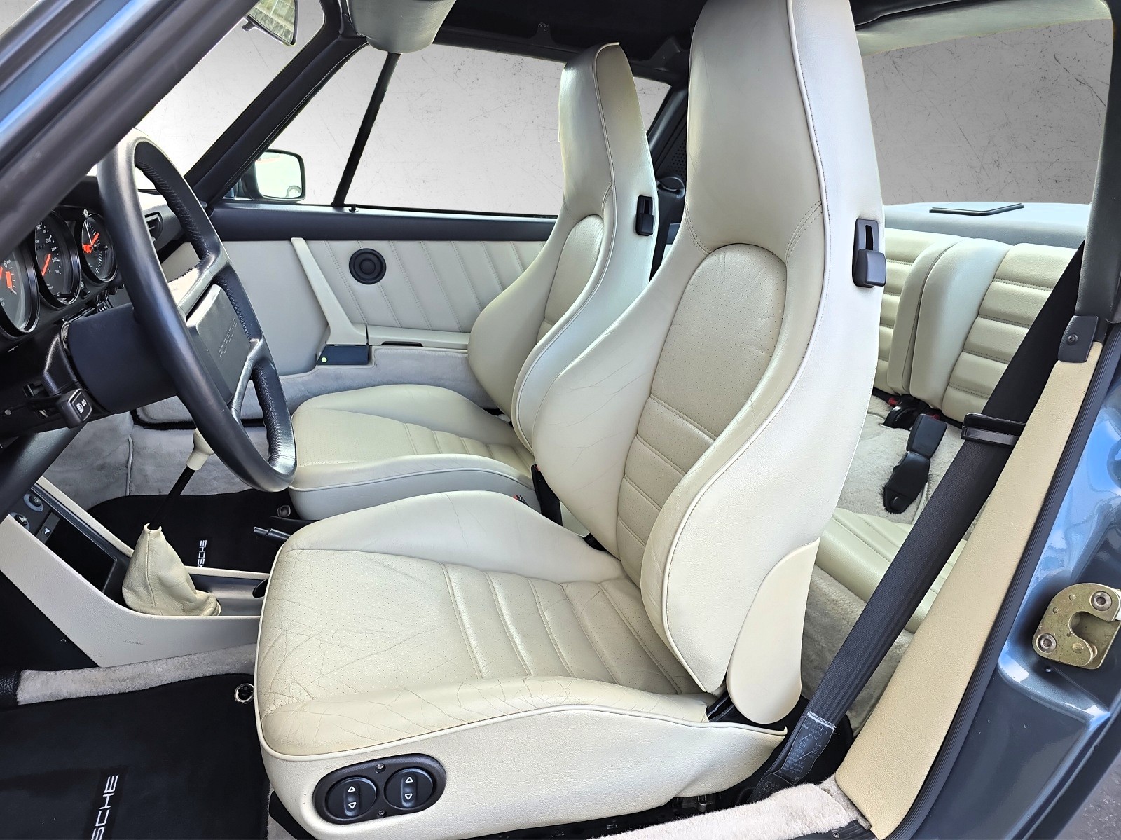 PORSCHE 911 Carrera Targa-image-6