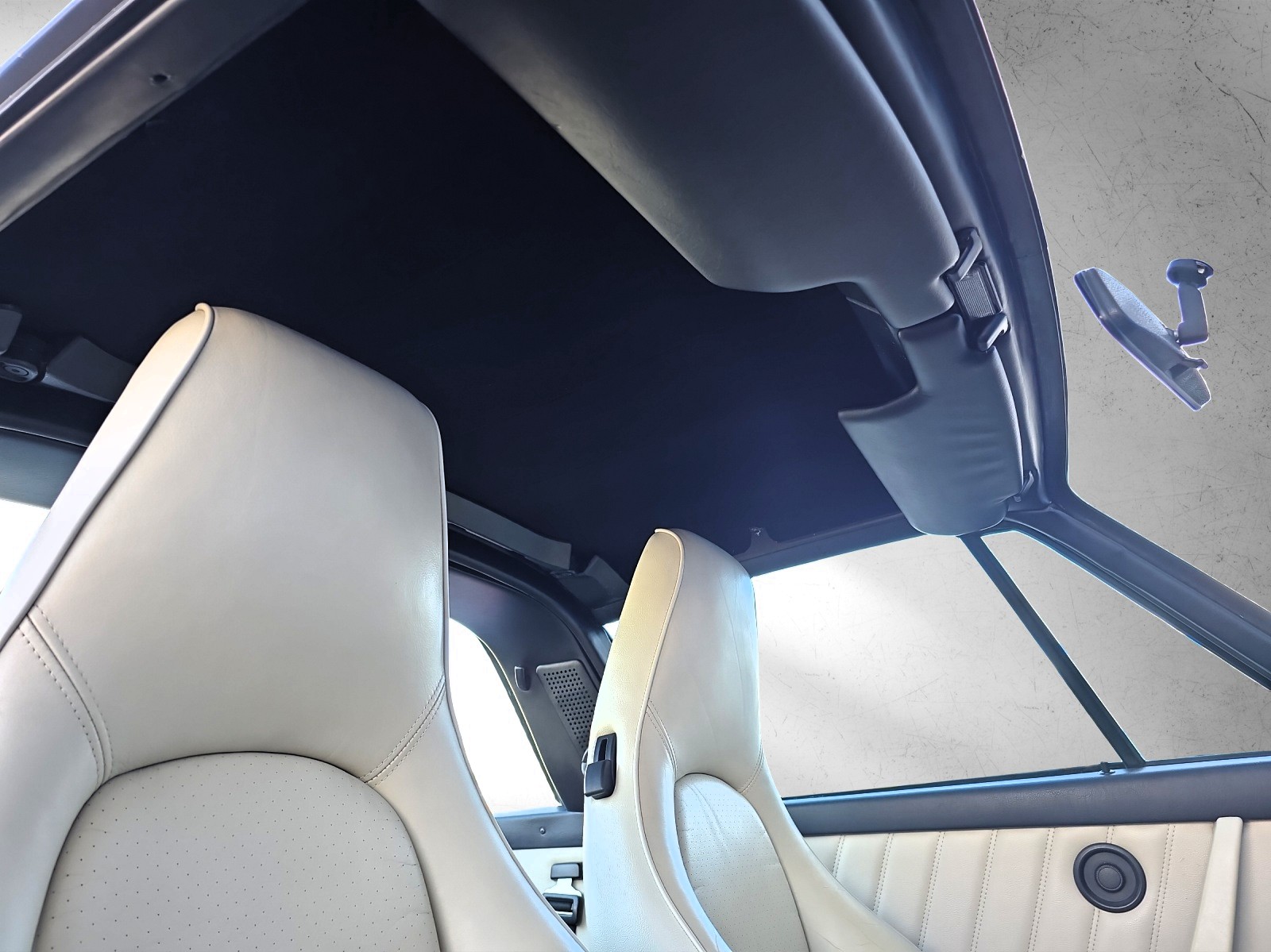 PORSCHE 911 Carrera Targa-image-13