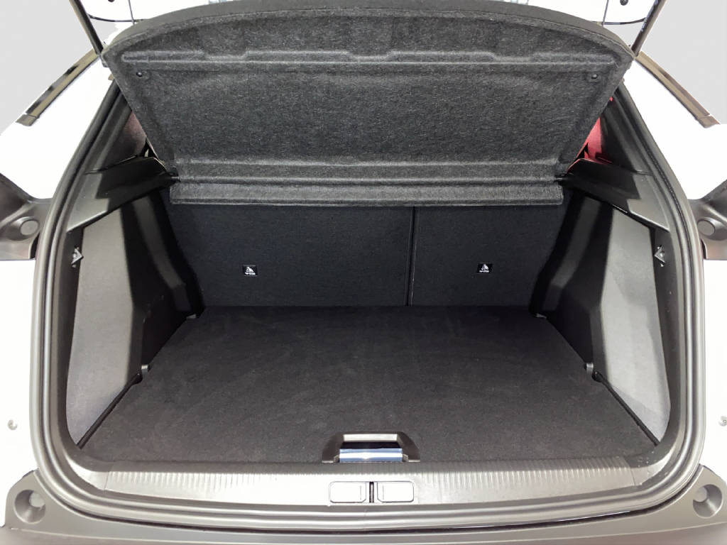 PEUGEOT 2008 1.2 Hybrid 145 Allure Premium-image-13