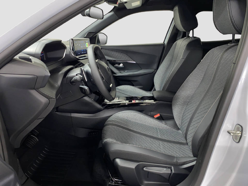 PEUGEOT 2008 1.2 Hybrid 145 Allure Premium-image-5